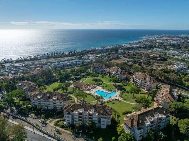 Appartement de 4 chambres à louer à Marbella avec piscine garage - 2 000 € (Ref: 10041792)