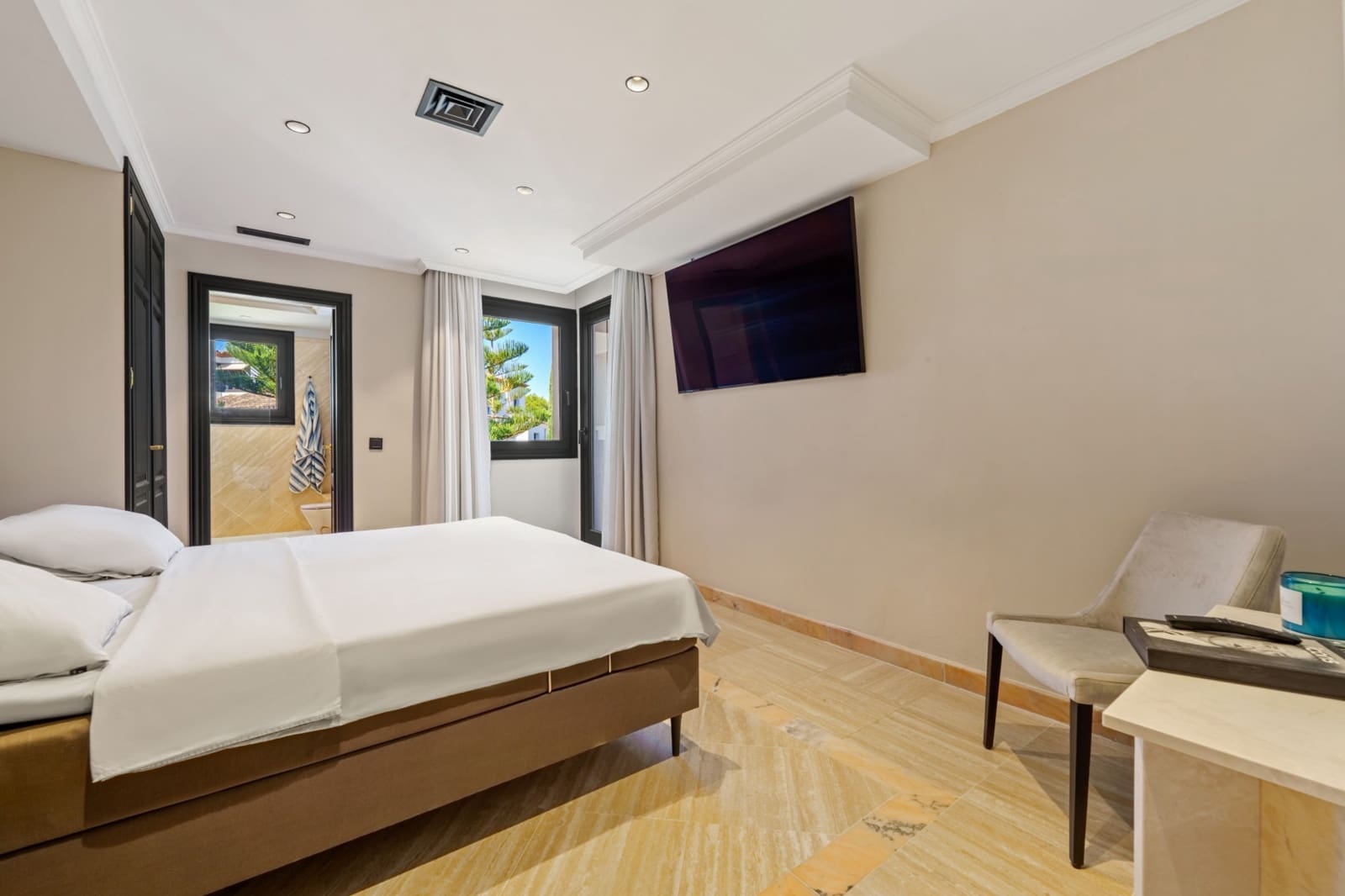 4 soverom Penthouse til leie i Marbella med svømmebasseng garasje - € 2 400 (Ref: 10041793)