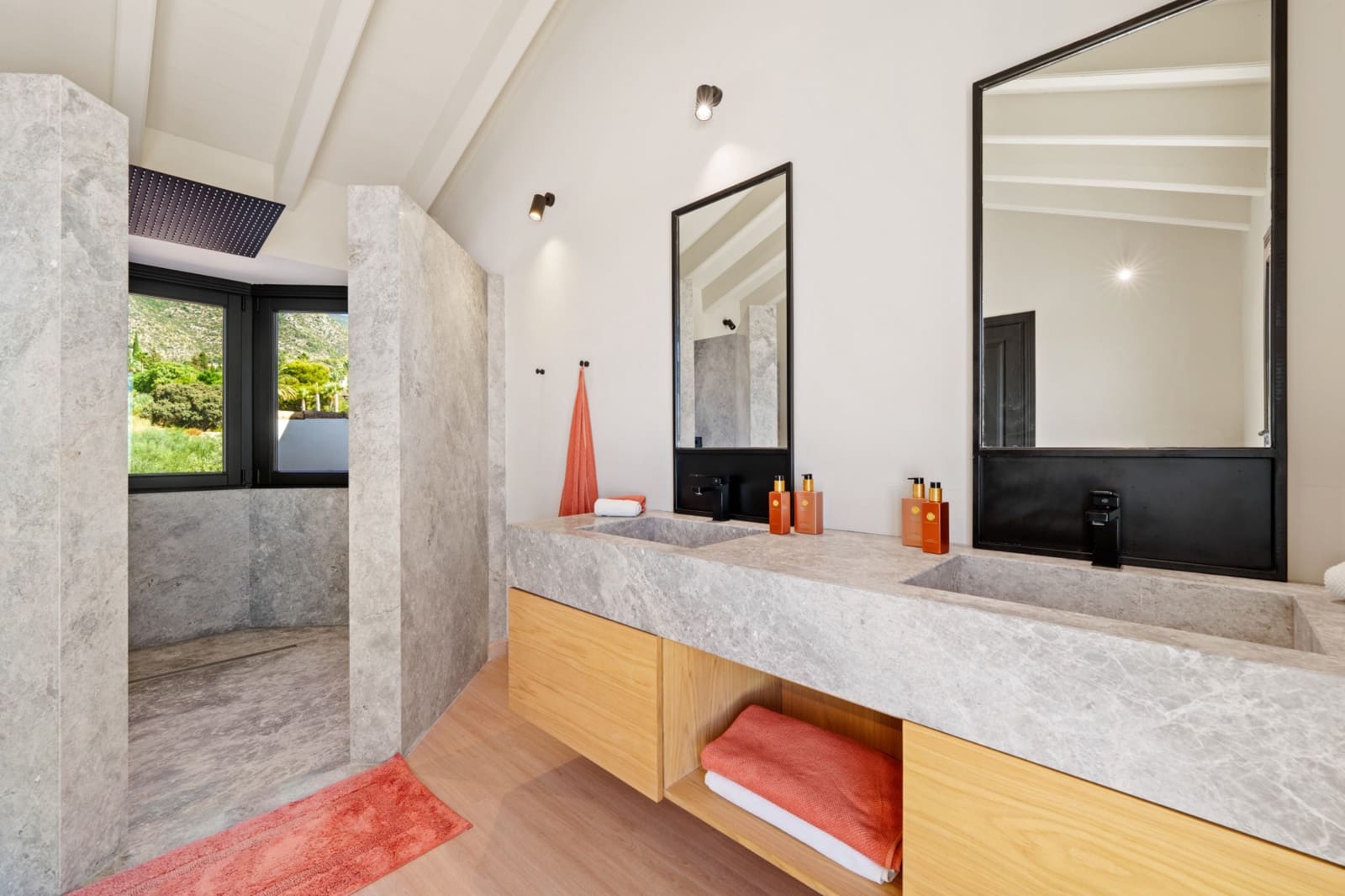 4 soverom Penthouse til leie i Marbella med svømmebasseng garasje - € 2 400 (Ref: 10041793)