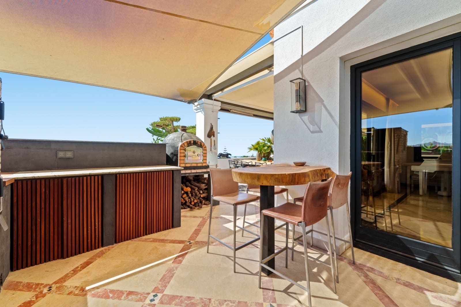 4 soverom Penthouse til leie i Marbella med svømmebasseng garasje - € 2 400 (Ref: 10041793)