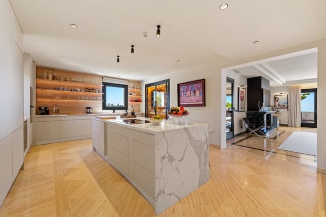 4 soverom Penthouse til leie i Marbella med svømmebasseng garasje - € 2 400 (Ref: 10041793)