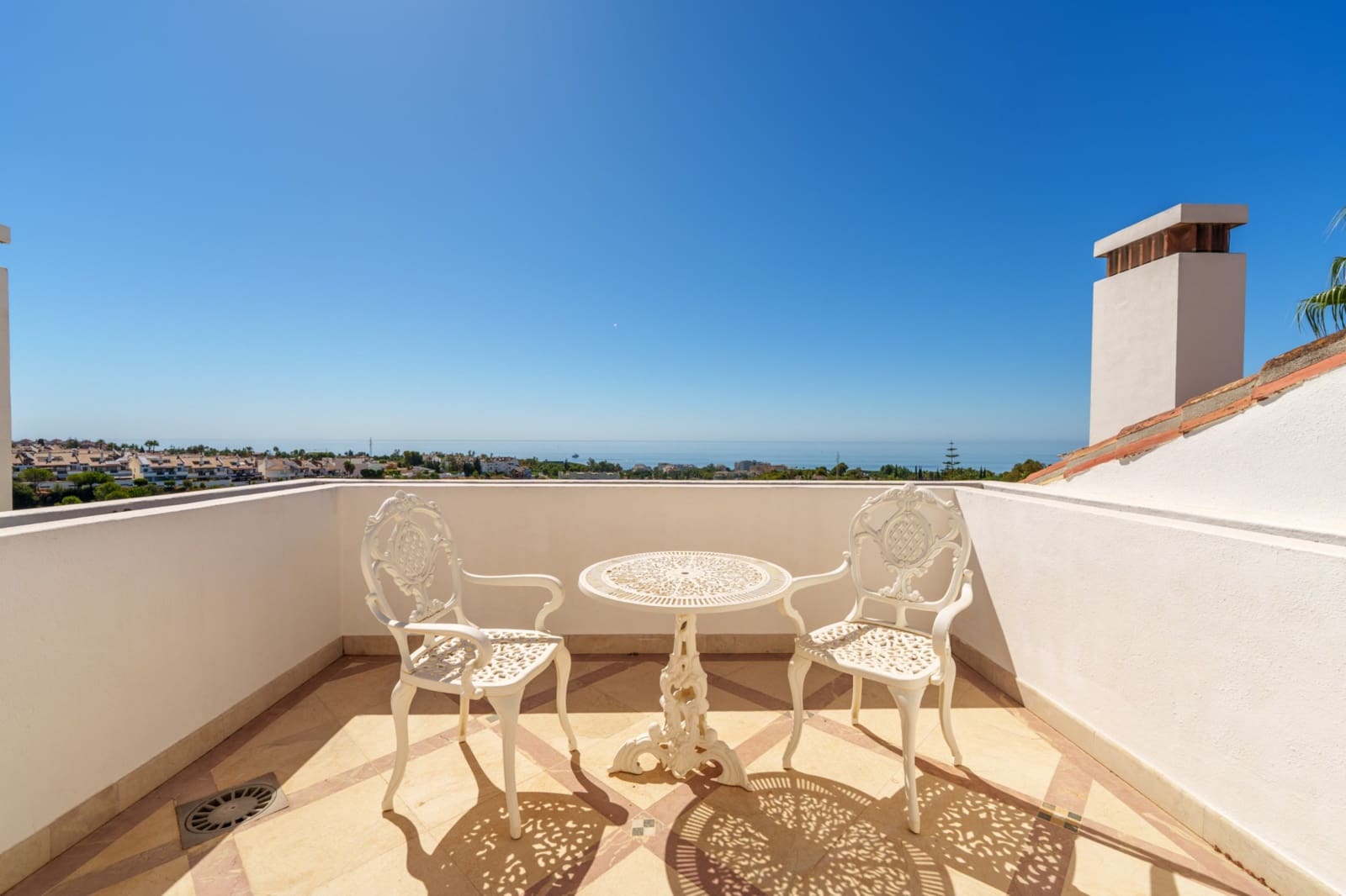 4 soverom Penthouse til leie i Marbella med svømmebasseng garasje - € 2 400 (Ref: 10041793)