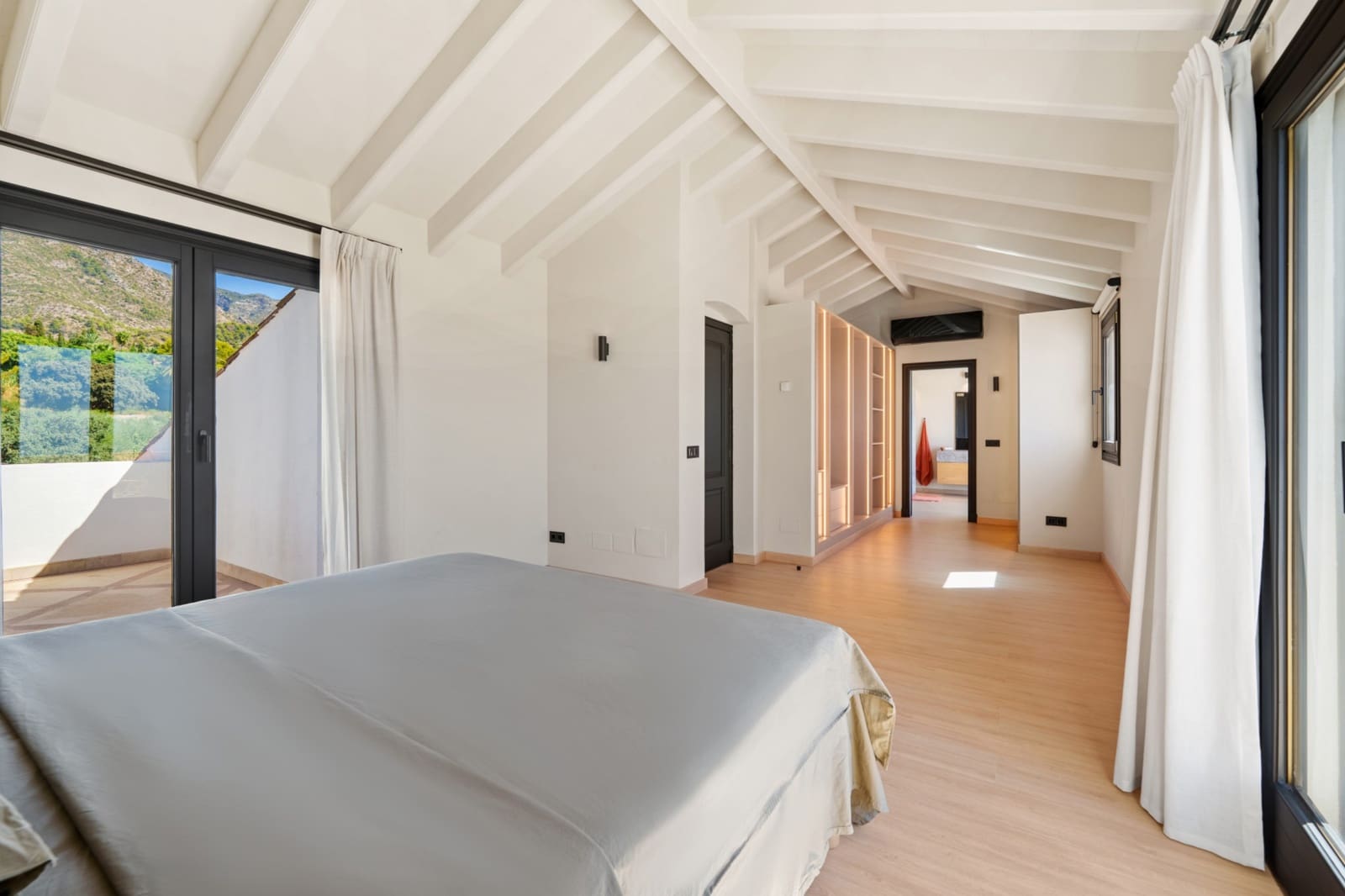 4 soverom Penthouse til leie i Marbella med svømmebasseng garasje - € 2 400 (Ref: 10041793)