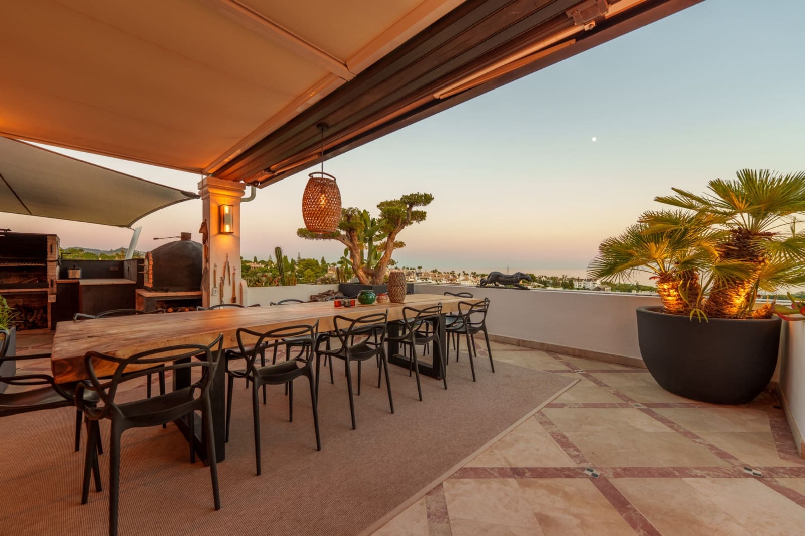 4 soverom Penthouse til leie i Marbella med svømmebasseng garasje - € 2 400 (Ref: 10041793)