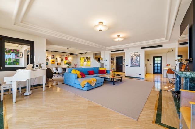 4 soverom Penthouse til leie i Marbella med svømmebasseng garasje - € 2 400 (Ref: 10041793)