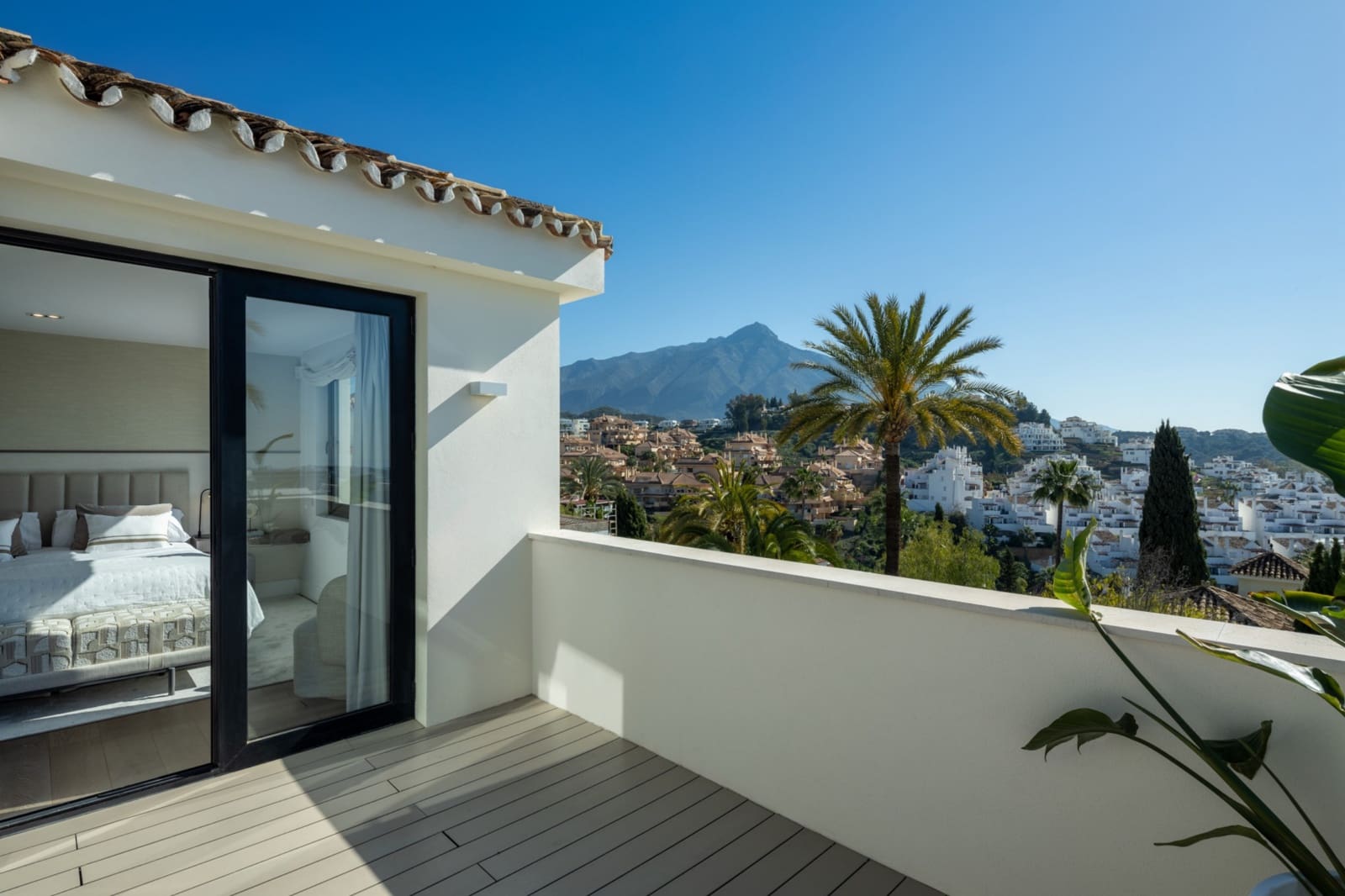 5 sypialnia Willa do wynajęcia w Marbella z basenem garażem - 3 700 € (Ref: 10041794)