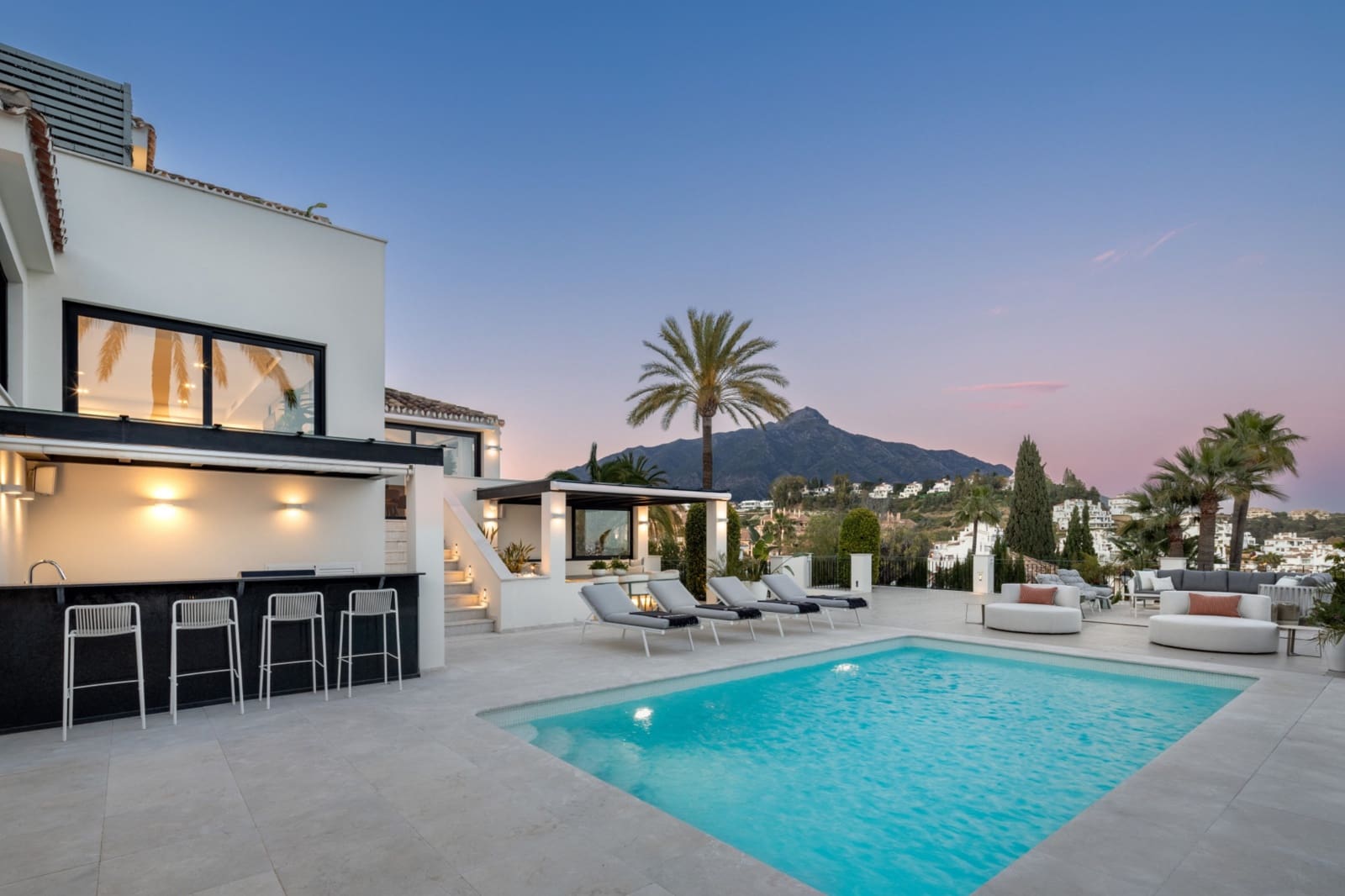 5 sypialnia Willa do wynajęcia w Marbella z basenem garażem - 3 700 € (Ref: 10041794)