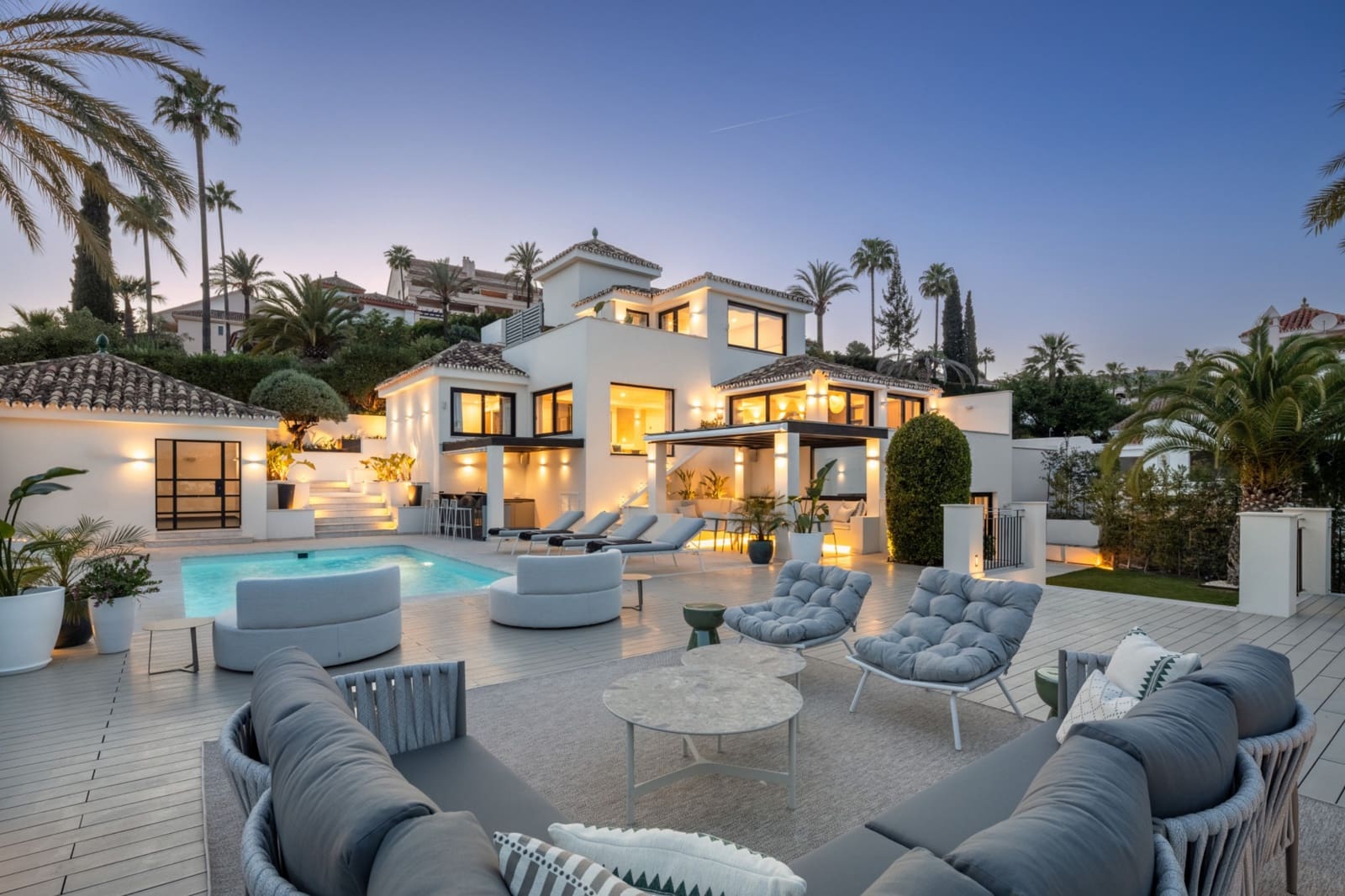 5 sypialnia Willa do wynajęcia w Marbella z basenem garażem - 3 700 € (Ref: 10041794)