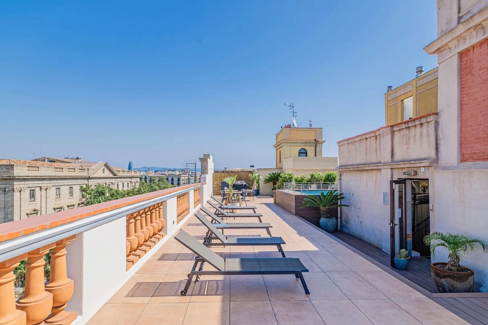 2 soverom Leilighet til leie i Barcelona by med svømmebasseng - € 1 700 (Ref: 10042080)