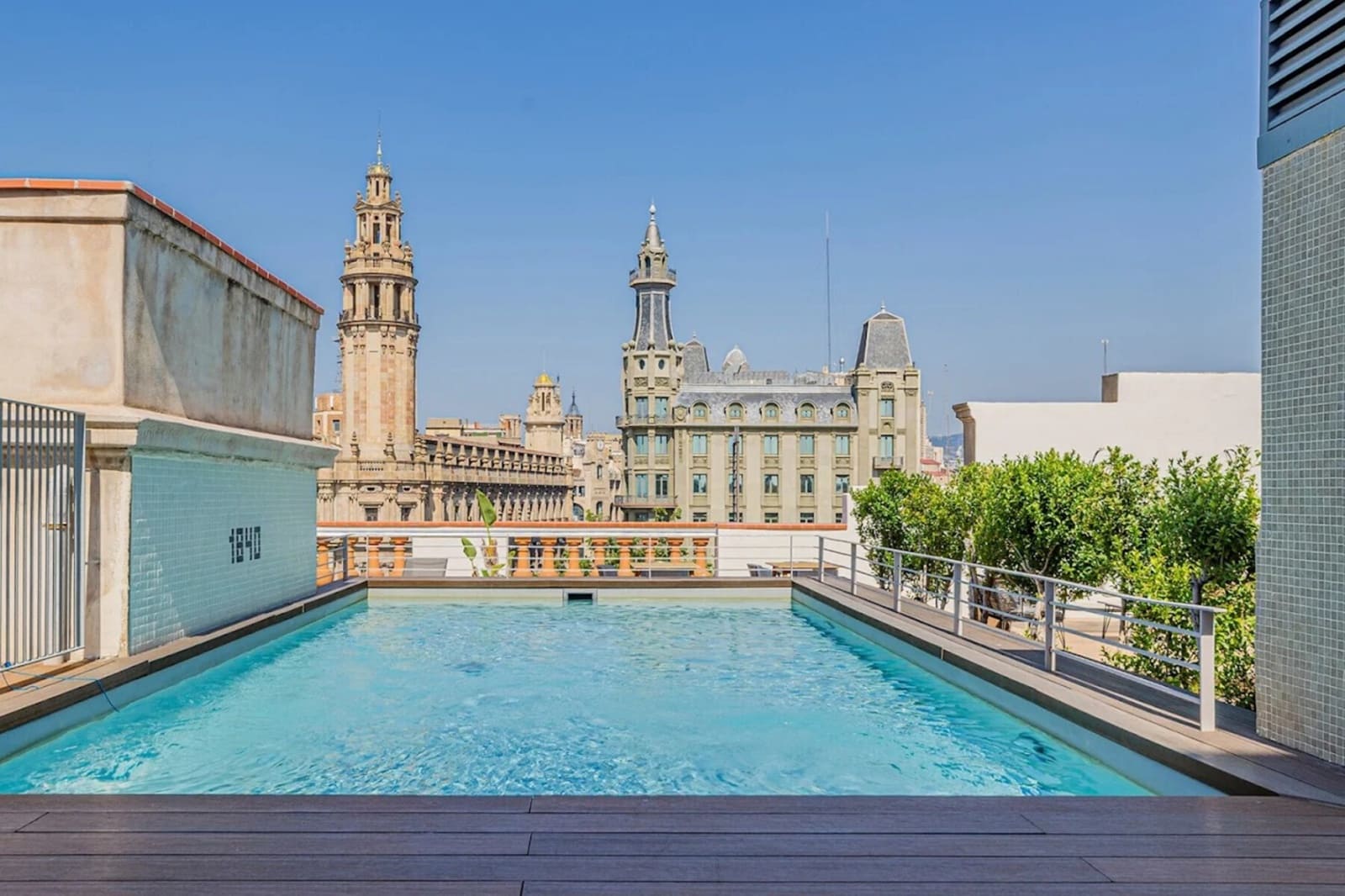 2 soverom Leilighet til leie i Barcelona by med svømmebasseng - € 1 700 (Ref: 10042080)