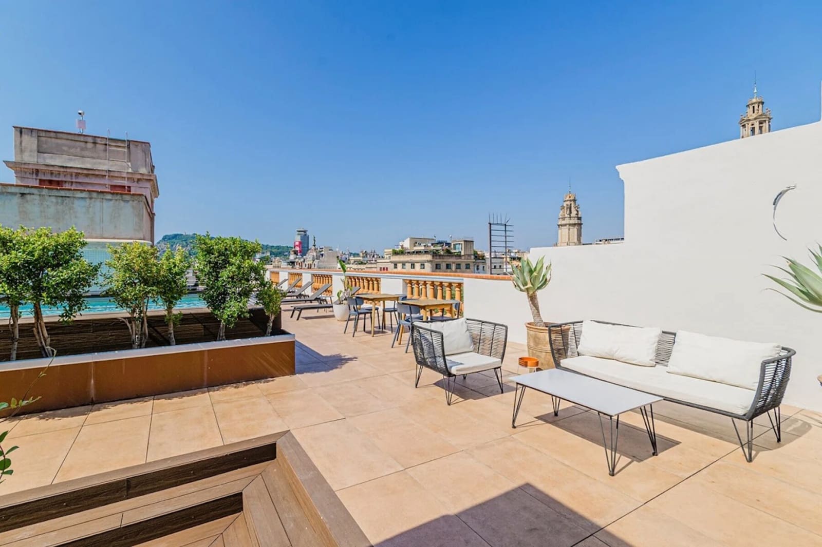 2 soverom Leilighet til leie i Barcelona by med svømmebasseng - € 1 700 (Ref: 10042080)