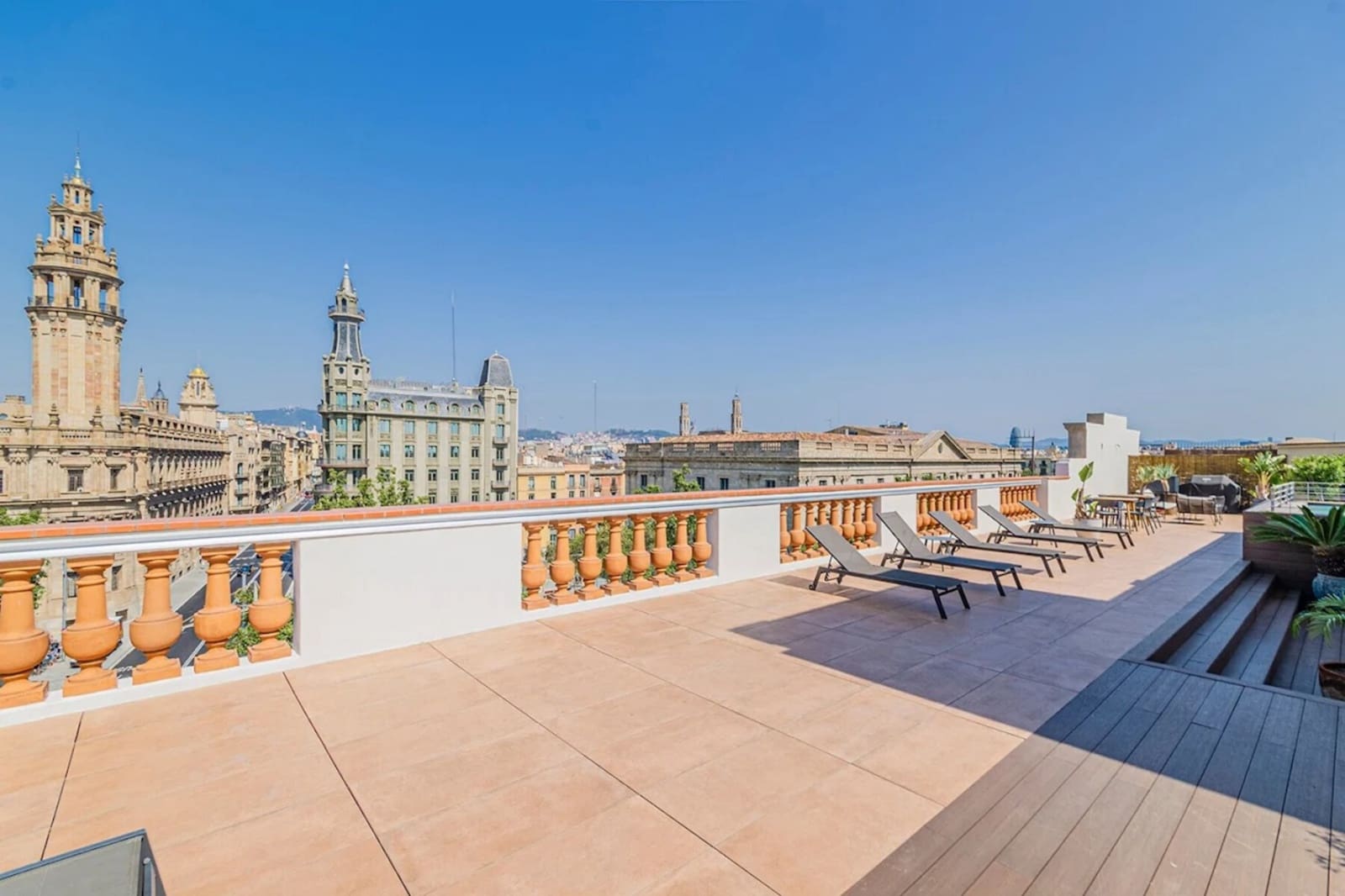 2 soverom Leilighet til leie i Barcelona by med svømmebasseng - € 1 700 (Ref: 10042080)