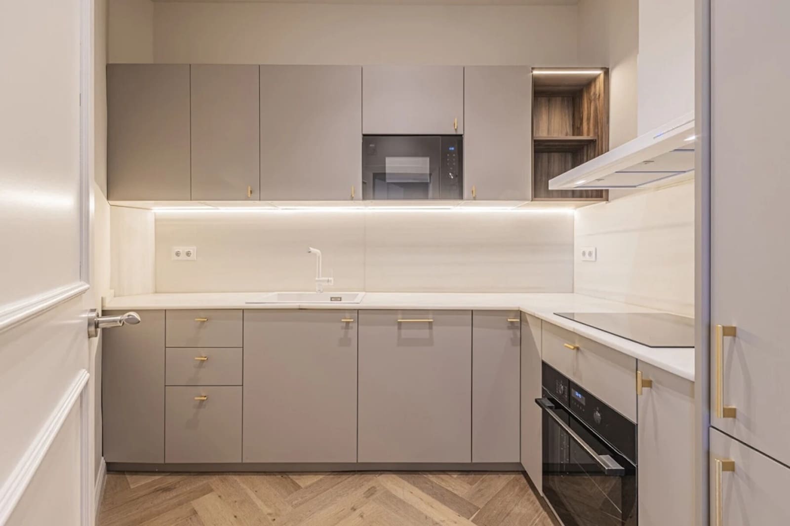2 soverom Leilighet til leie i Barcelona by med svømmebasseng - € 1 700 (Ref: 10042080)