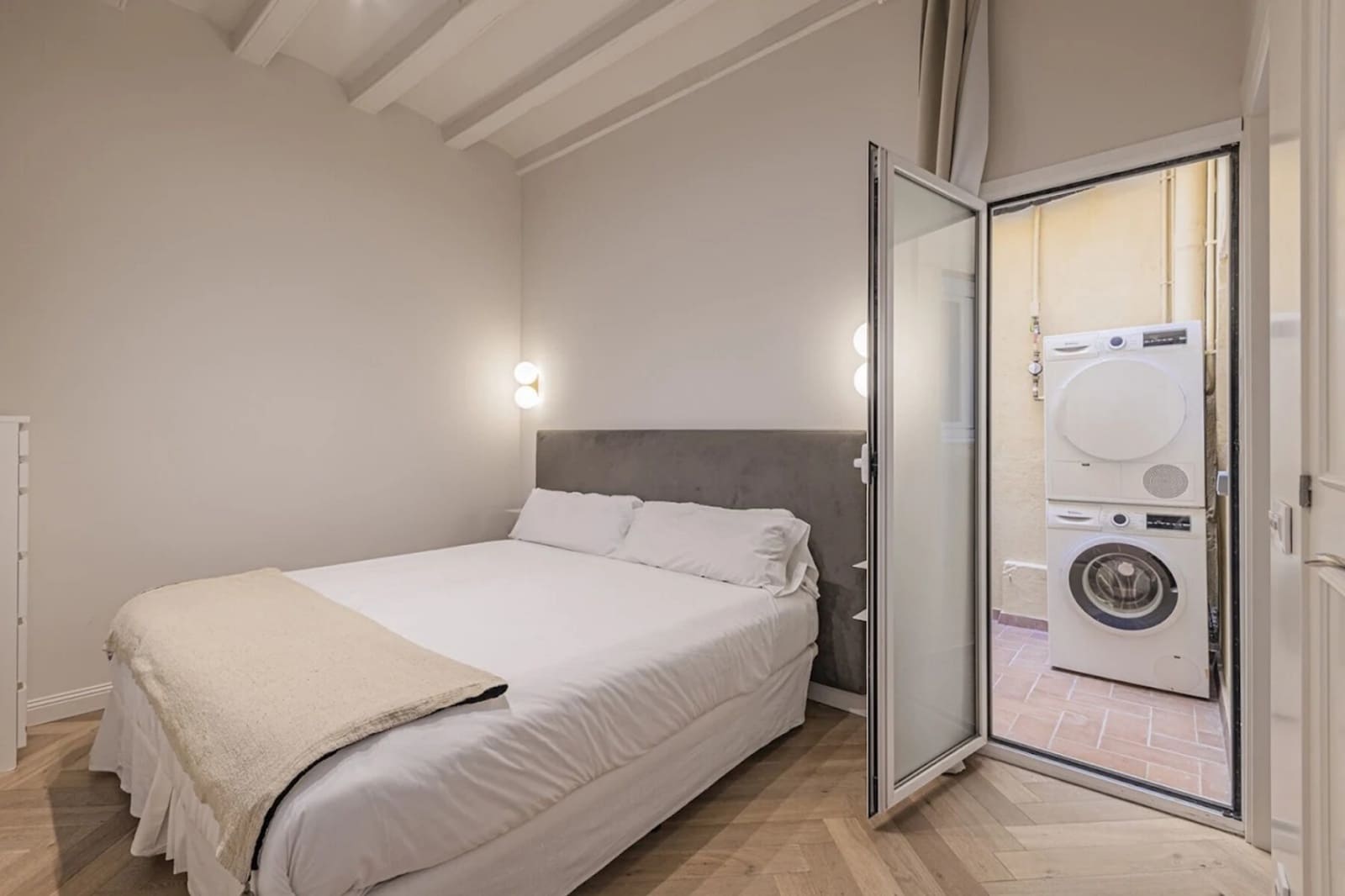 2 soverom Leilighet til leie i Barcelona by med svømmebasseng - € 1 700 (Ref: 10042080)