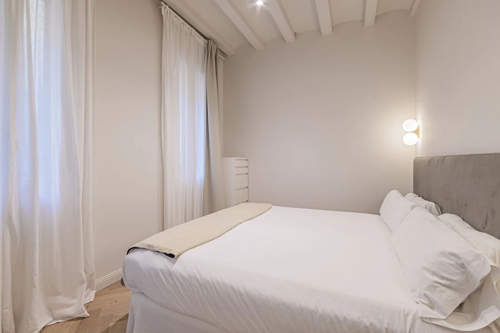 2 soverom Leilighet til leie i Barcelona by med svømmebasseng - € 1 700 (Ref: 10042080)