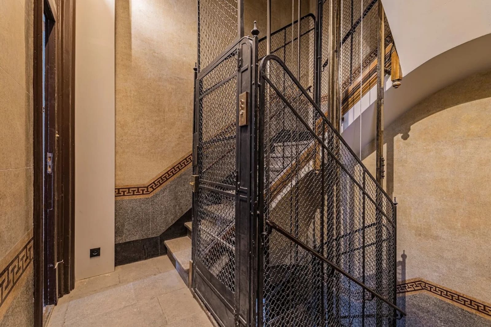 2 soverom Leilighet til leie i Barcelona by med svømmebasseng - € 1 700 (Ref: 10042080)