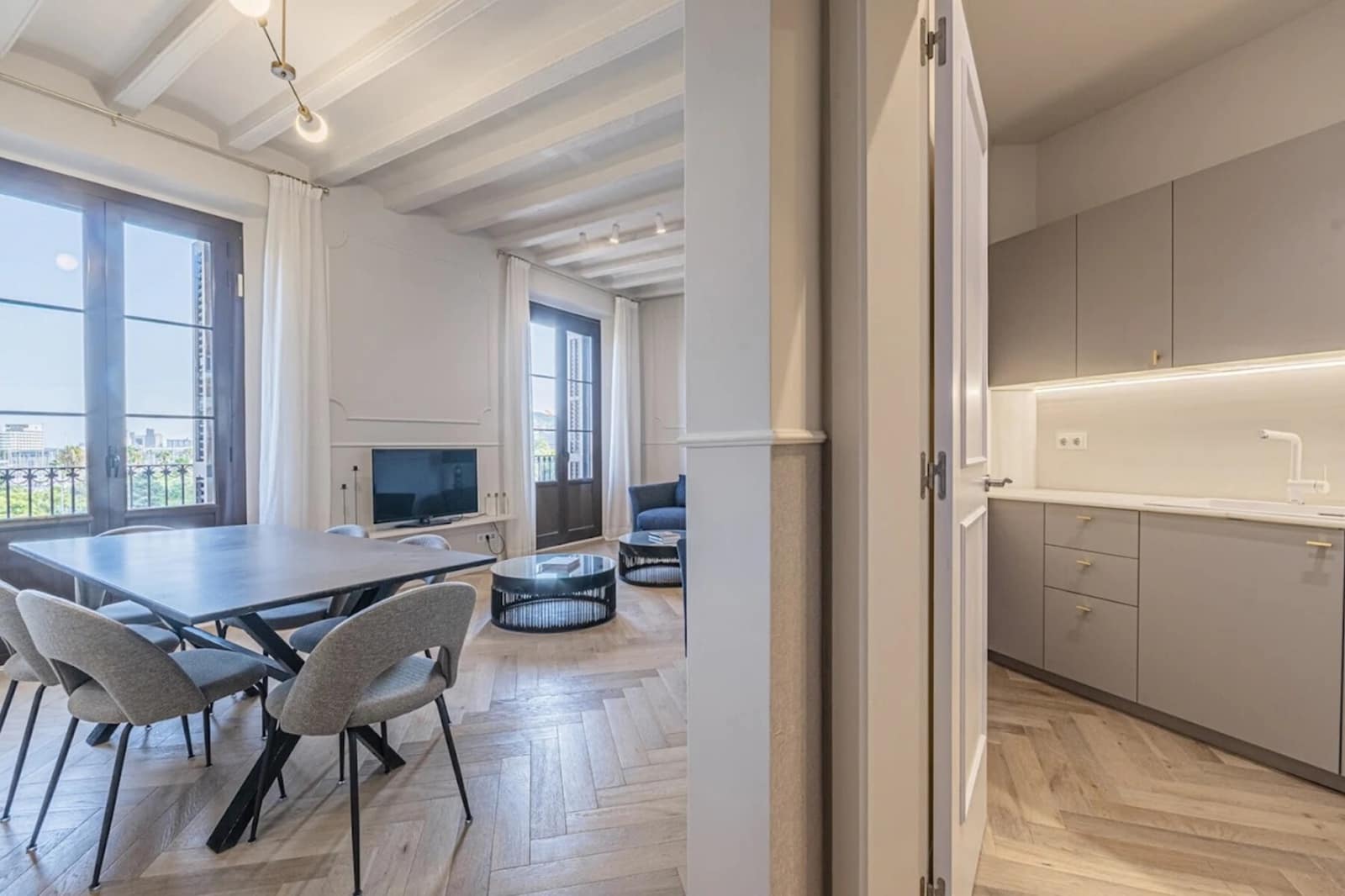 2 soverom Leilighet til leie i Barcelona by med svømmebasseng - € 1 700 (Ref: 10042080)