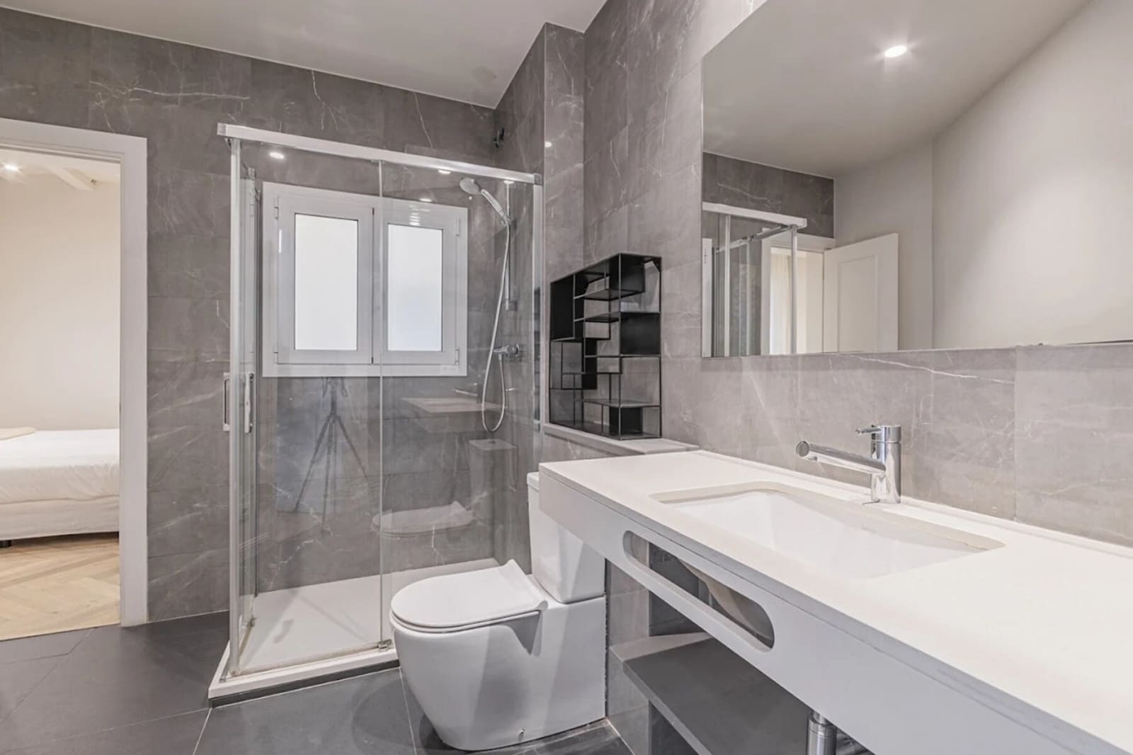 2 soverom Leilighet til leie i Barcelona by med svømmebasseng - € 1 700 (Ref: 10042080)