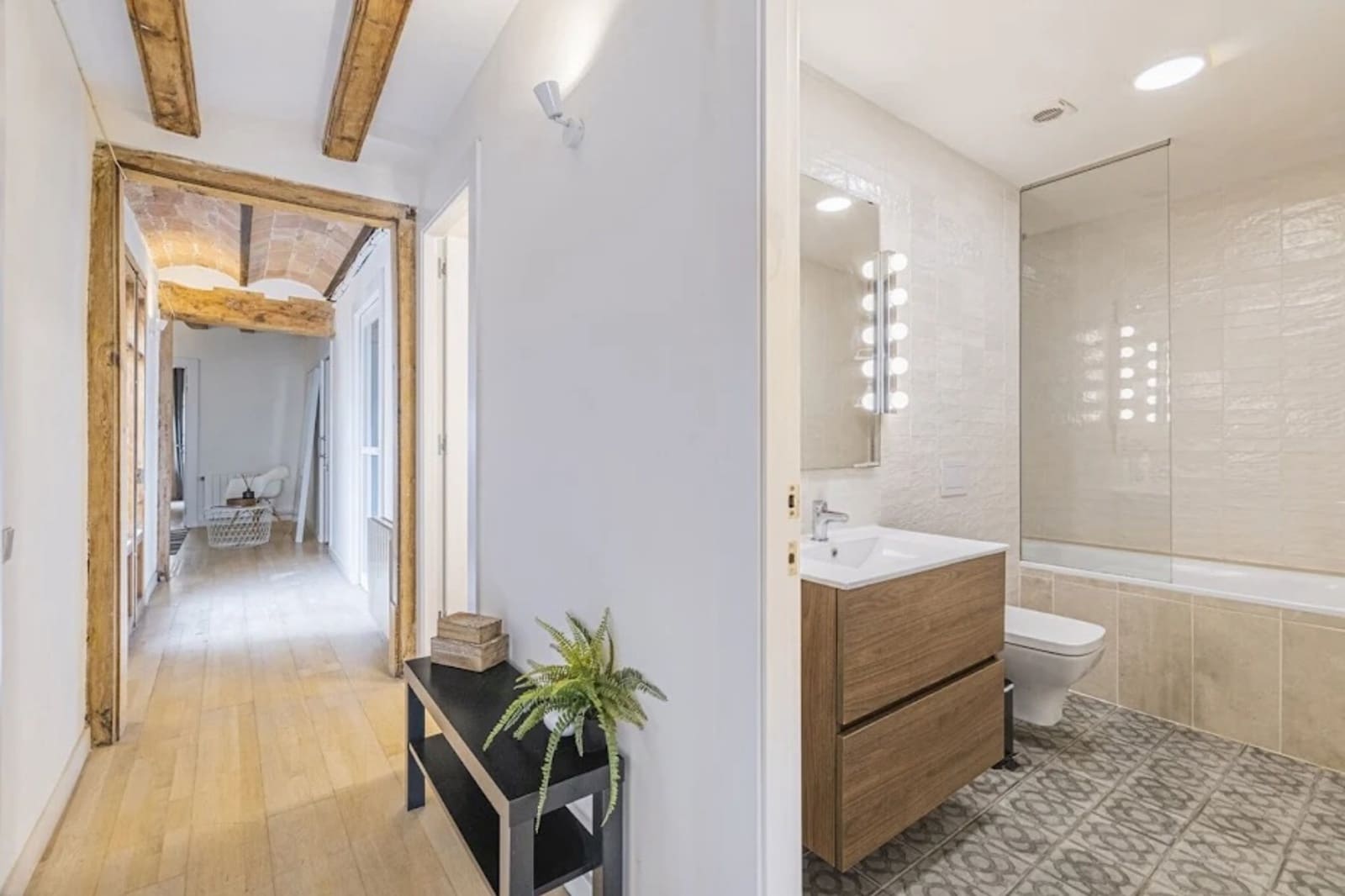 3 soverom Leilighet til leie i Barcelona by - € 1 700 (Ref: 10042171)