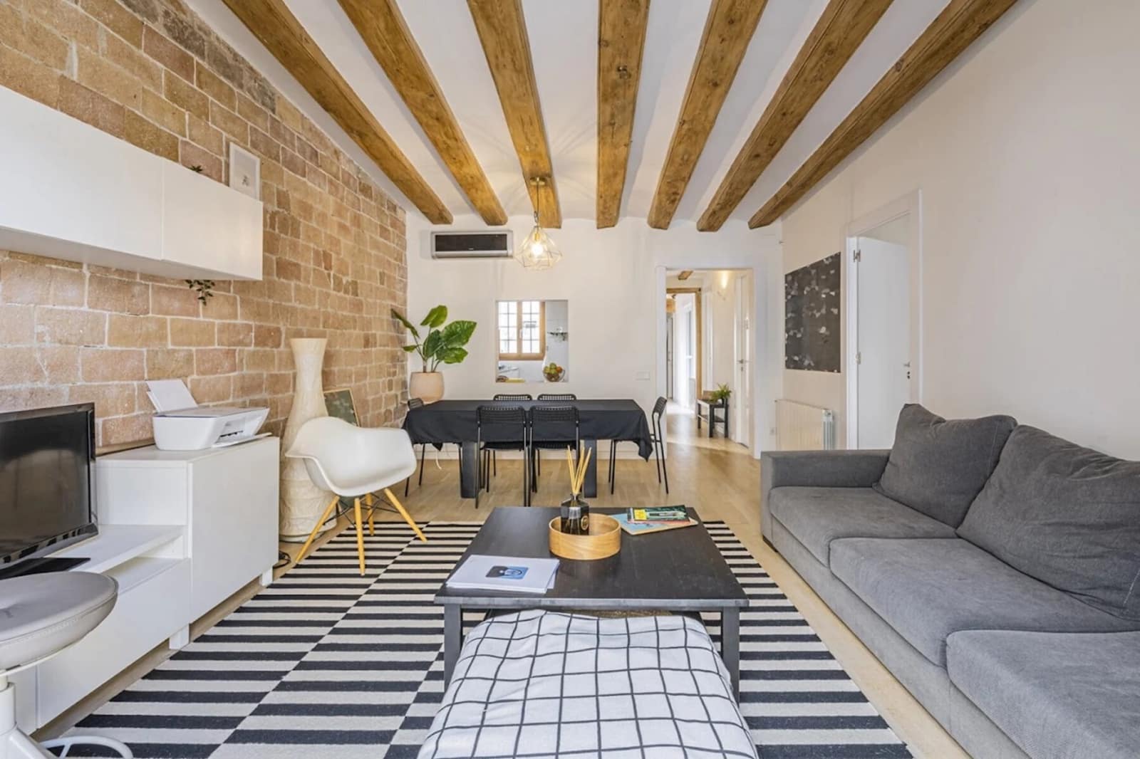 3 soverom Leilighet til leie i Barcelona by - € 1 700 (Ref: 10042171)
