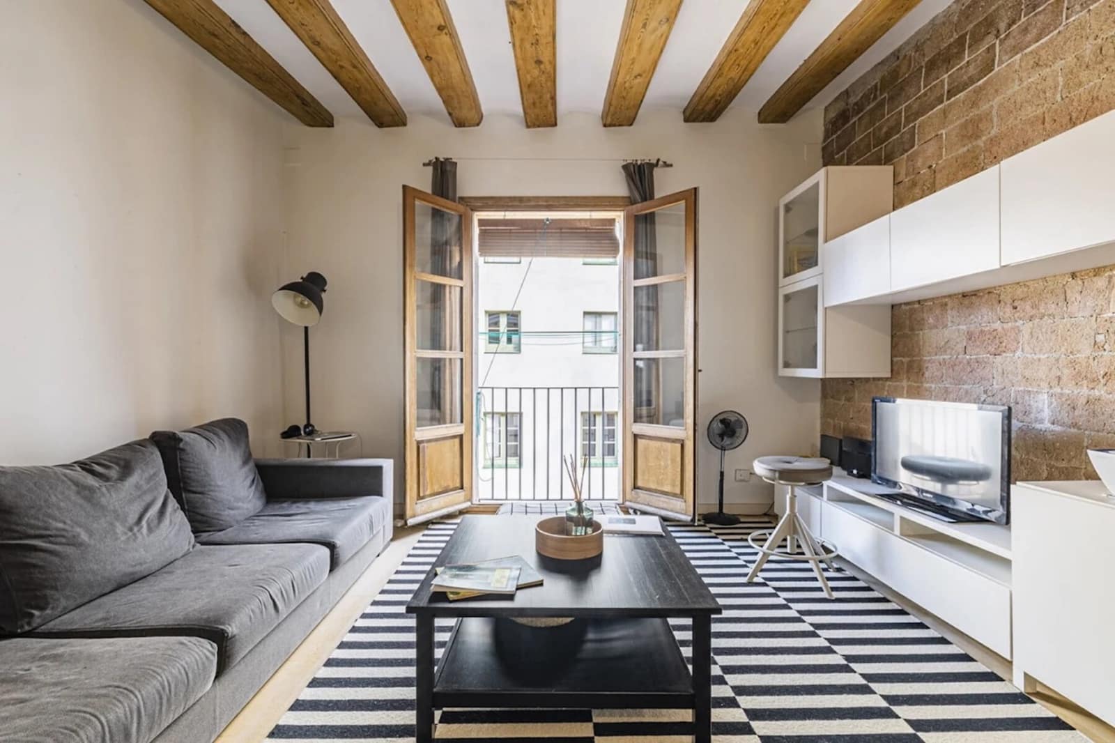 3 soverom Leilighet til leie i Barcelona by - € 1 700 (Ref: 10042171)
