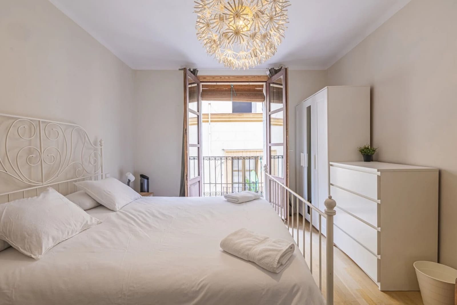 3 soverom Leilighet til leie i Barcelona by - € 1 700 (Ref: 10042171)
