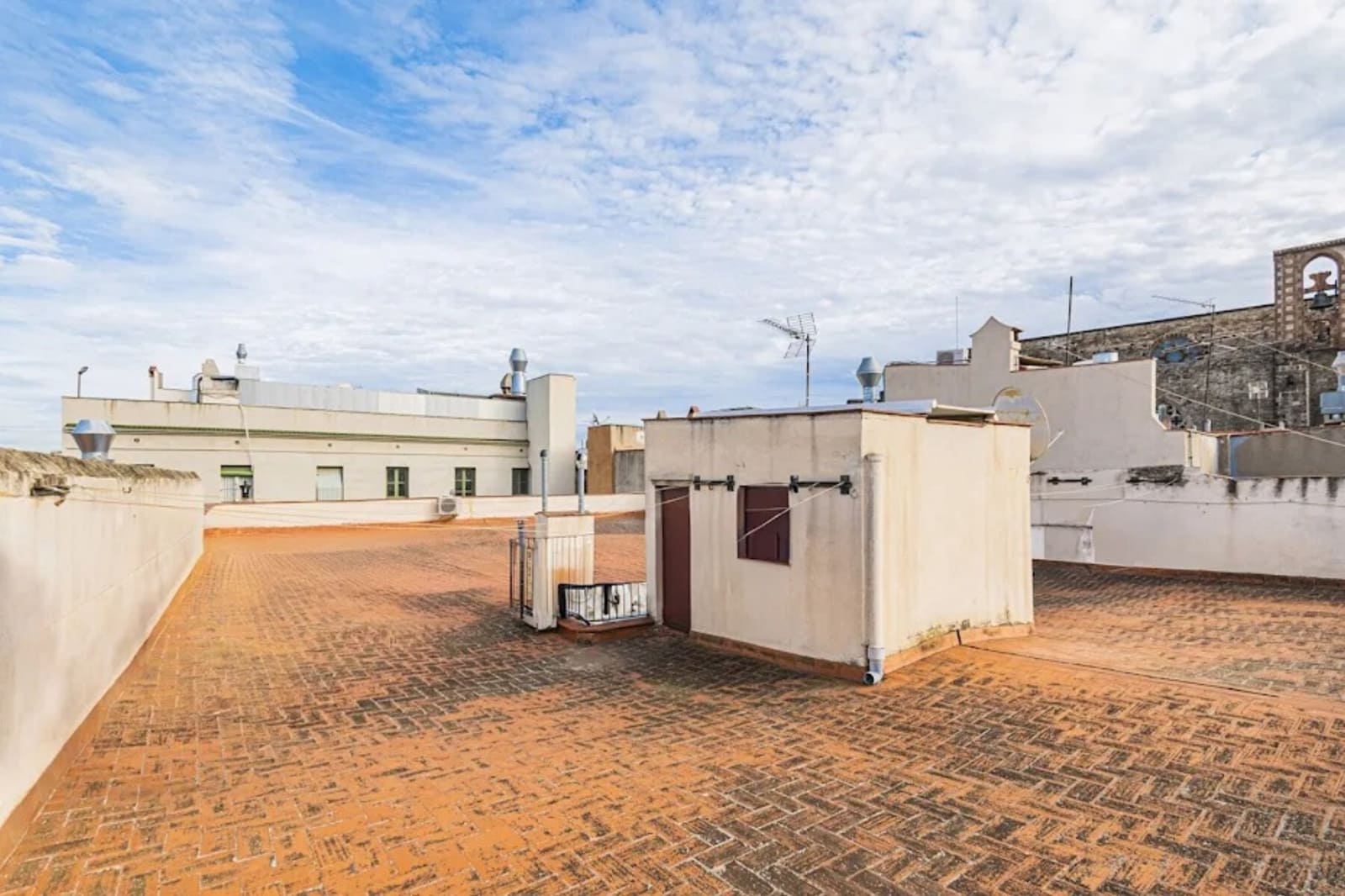 3 soverom Leilighet til leie i Barcelona by - € 1 700 (Ref: 10042171)