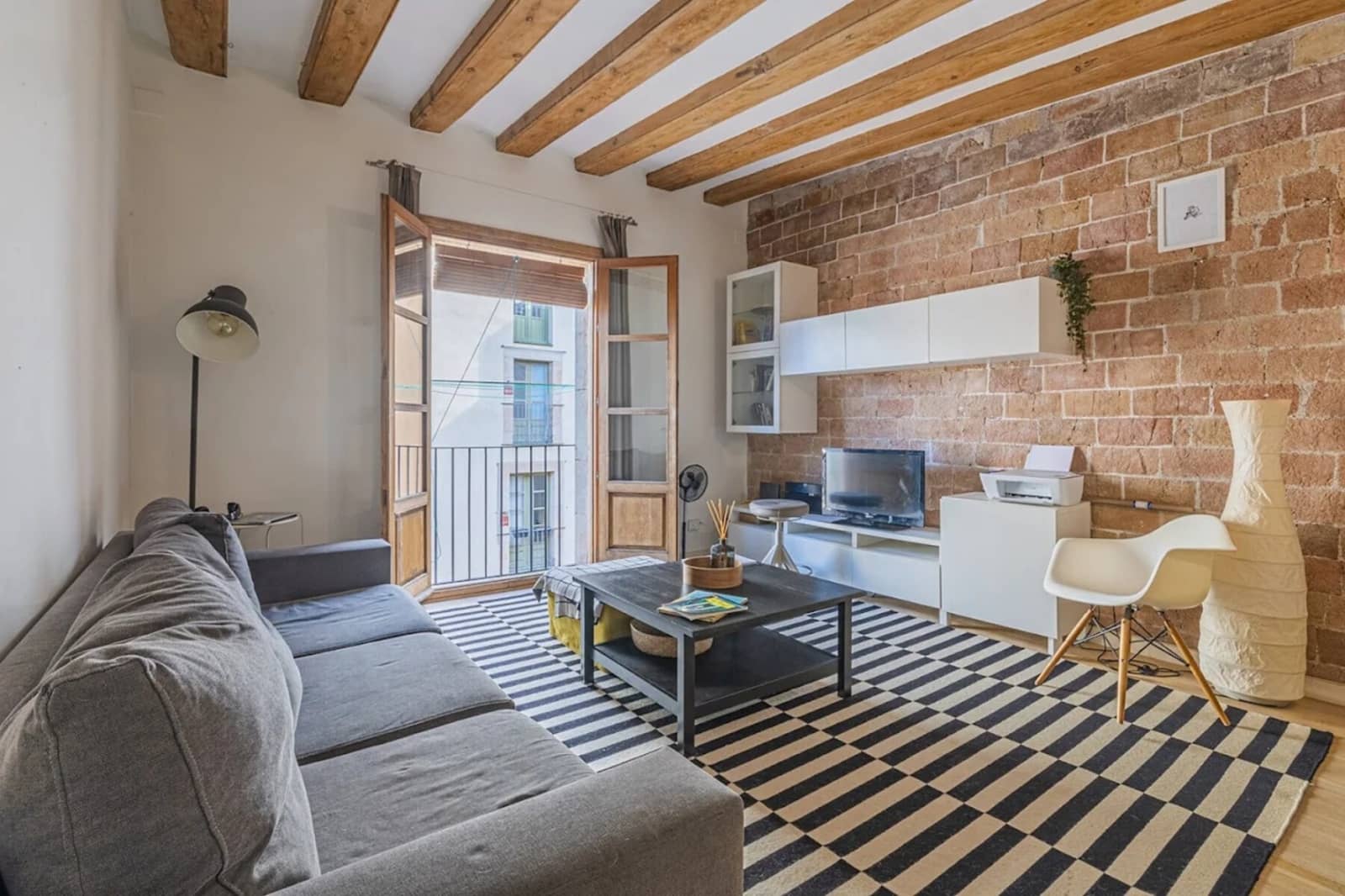 3 soverom Leilighet til leie i Barcelona by - € 1 700 (Ref: 10042171)