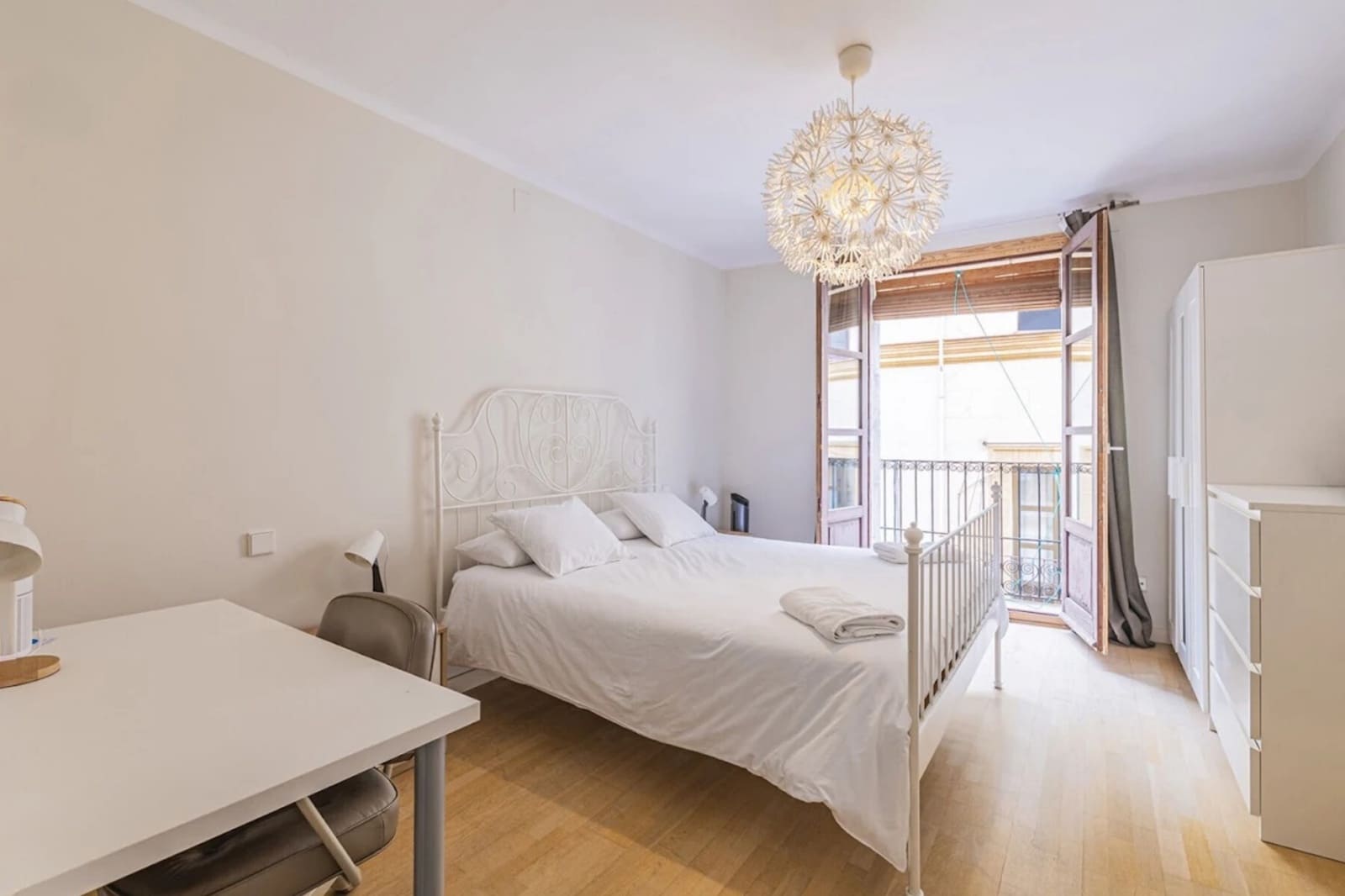 3 soverom Leilighet til leie i Barcelona by - € 1 700 (Ref: 10042171)