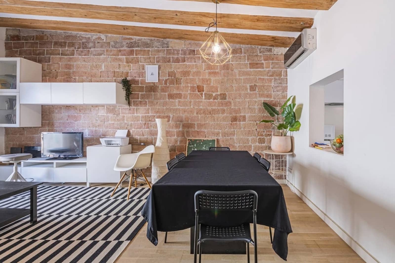 3 soverom Leilighet til leie i Barcelona by - € 1 700 (Ref: 10042171)