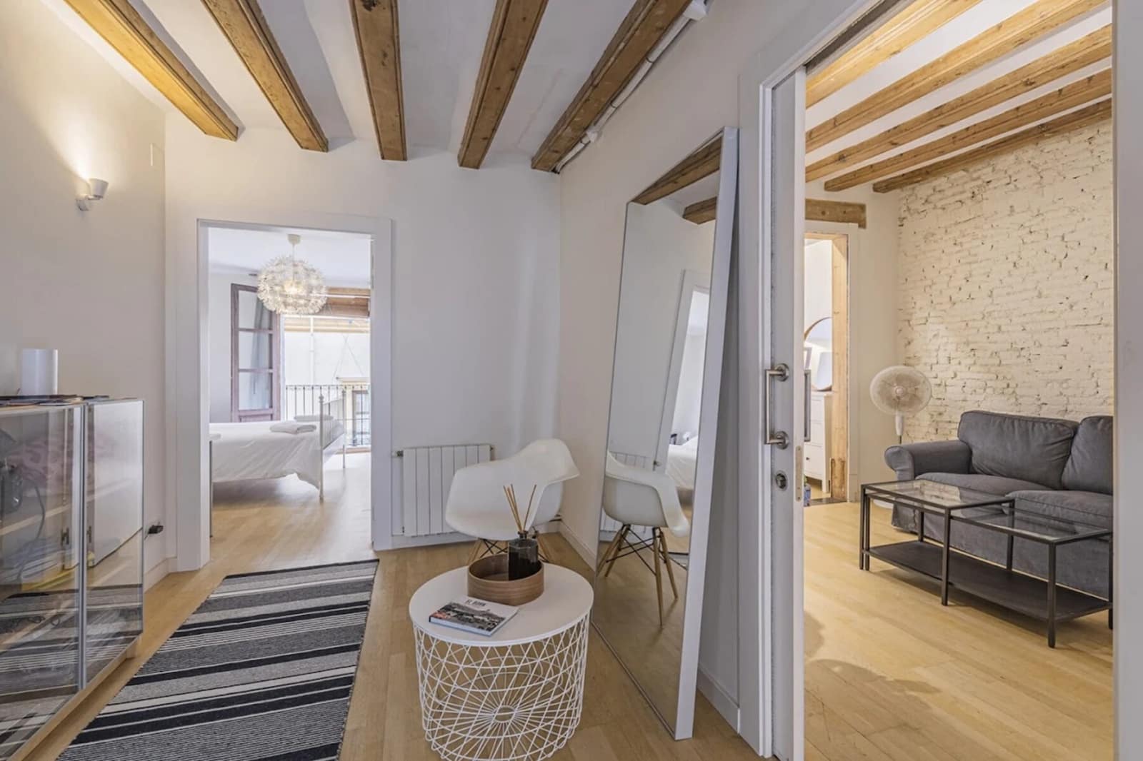 3 soverom Leilighet til leie i Barcelona by - € 1 700 (Ref: 10042171)