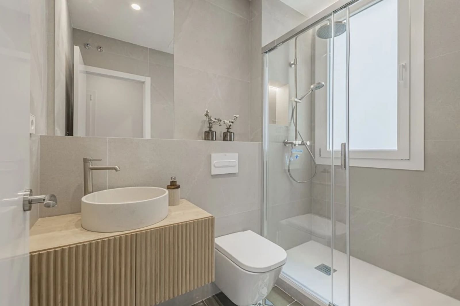 3 soverom Leilighet til leie i Barcelona by - € 1 400 (Ref: 10042185)