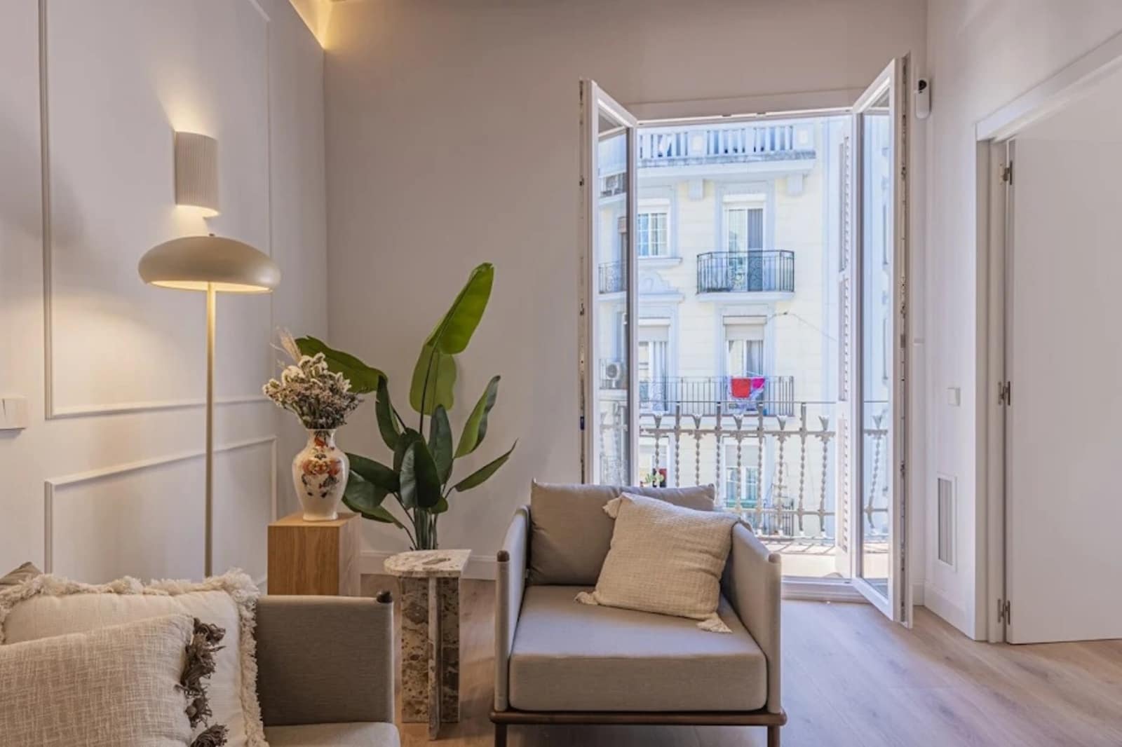3 soverom Leilighet til leie i Barcelona by - € 1 400 (Ref: 10042185)