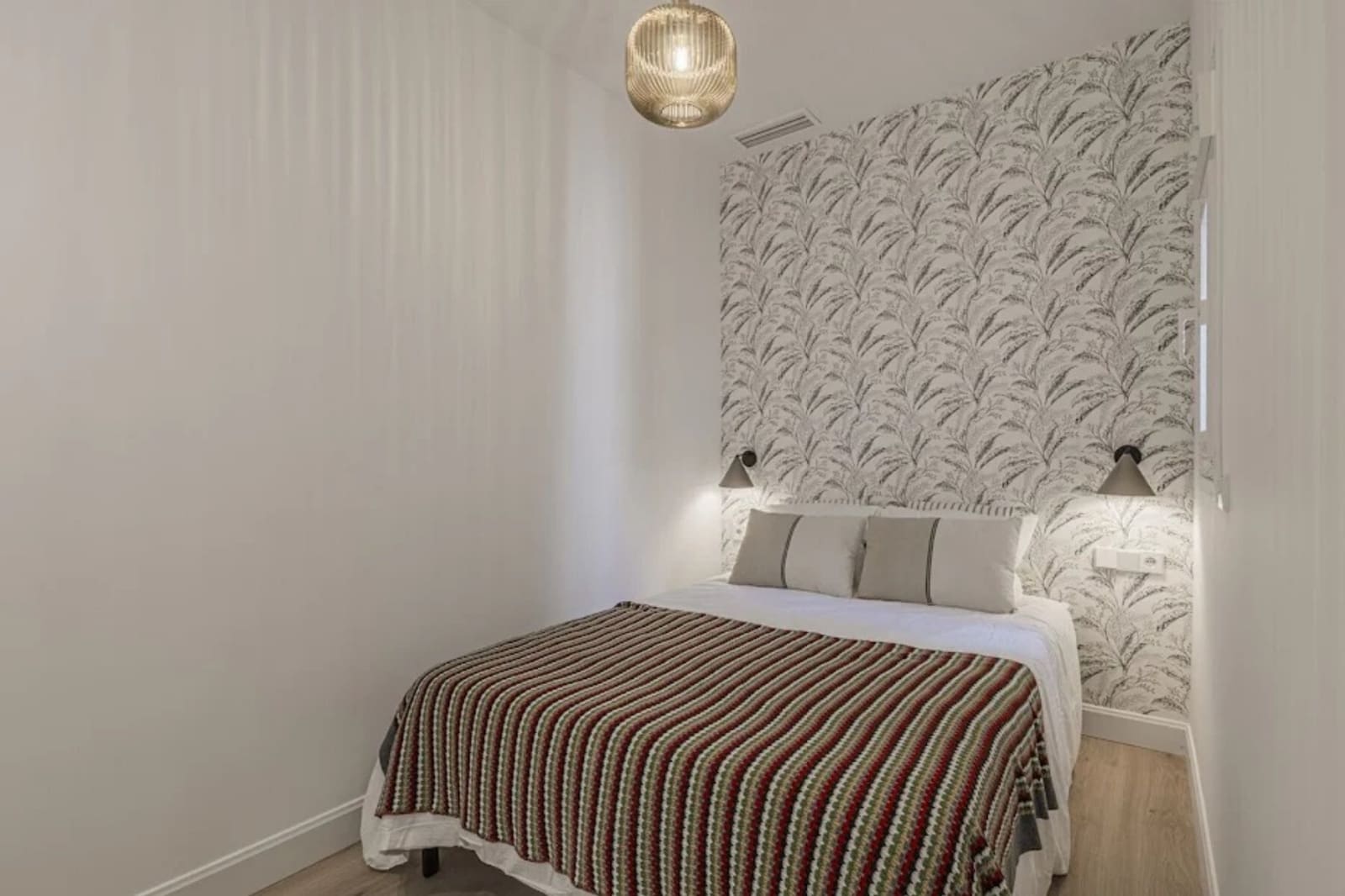 3 soverom Leilighet til leie i Barcelona by - € 1 400 (Ref: 10042185)