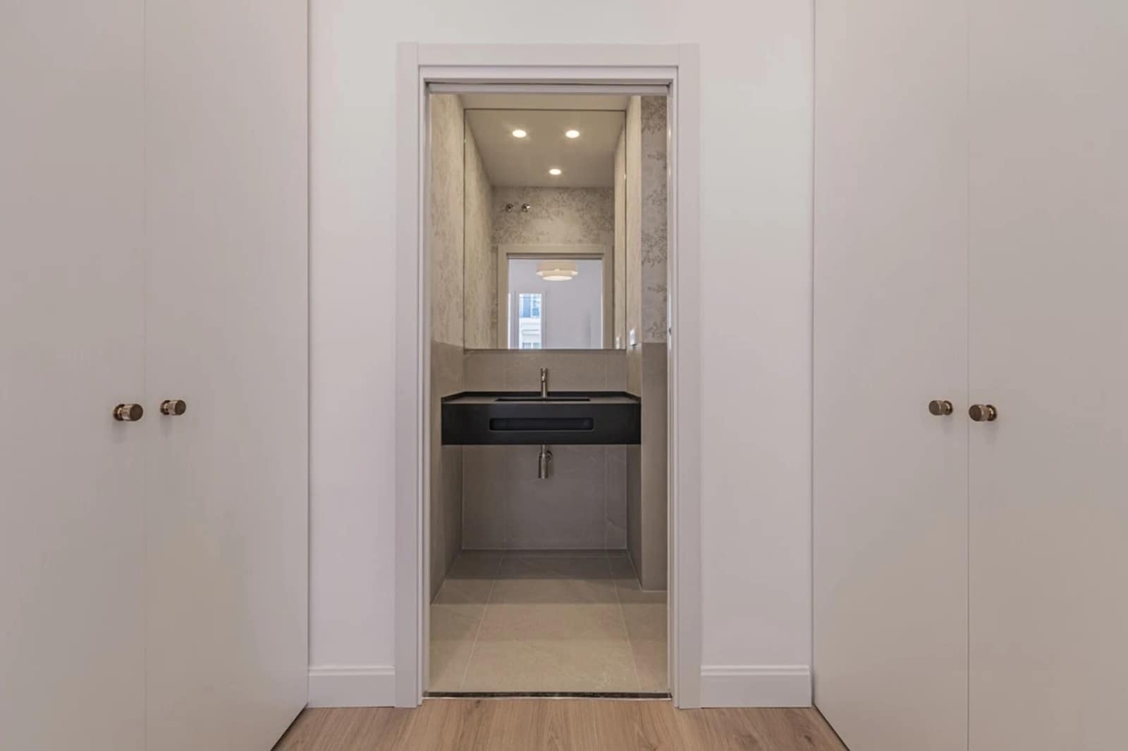 3 soverom Leilighet til leie i Barcelona by - € 1 400 (Ref: 10042185)