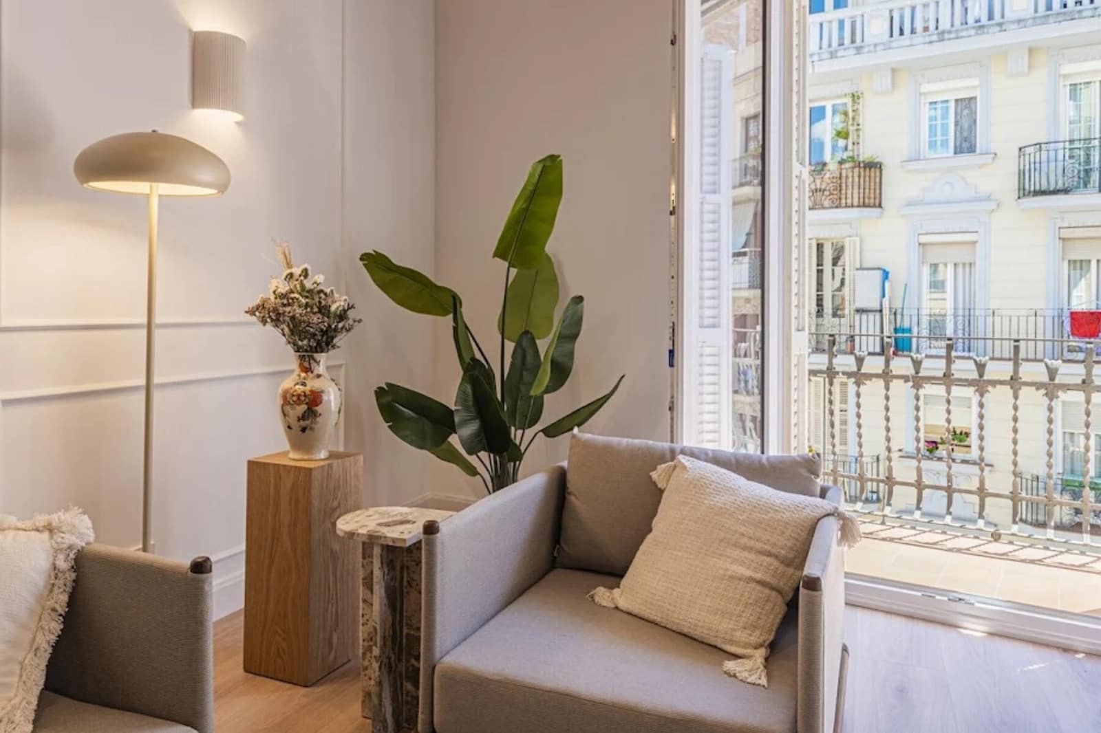 3 soverom Leilighet til leie i Barcelona by - € 1 400 (Ref: 10042185)