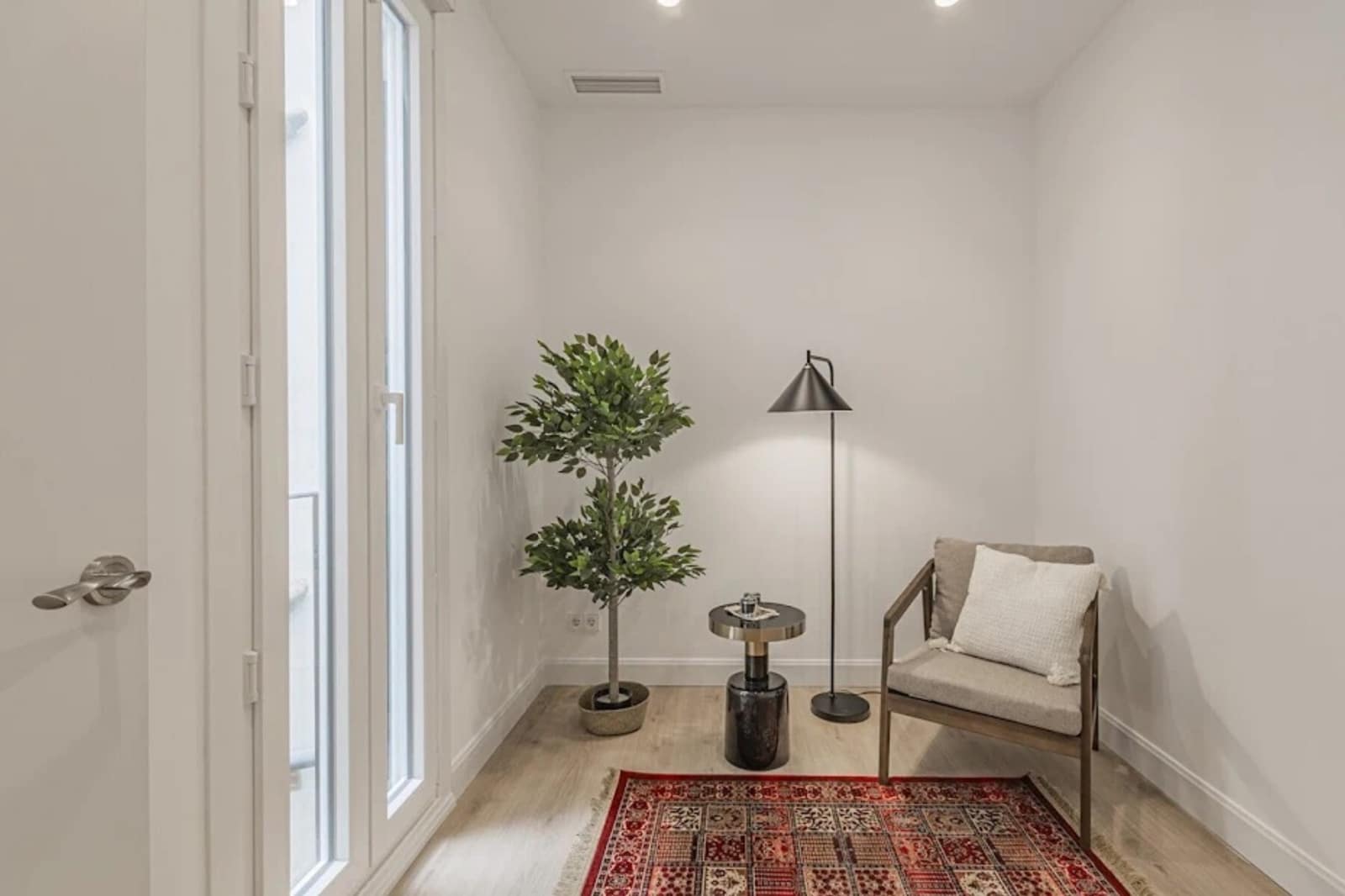 3 soverom Leilighet til leie i Barcelona by - € 1 400 (Ref: 10042185)