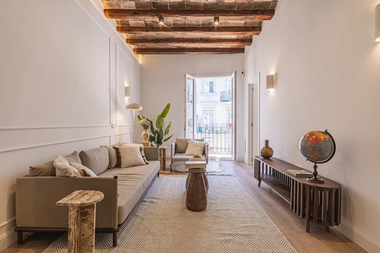 3 soverom Leilighet til leie i Barcelona by - € 1 400 (Ref: 10042185)