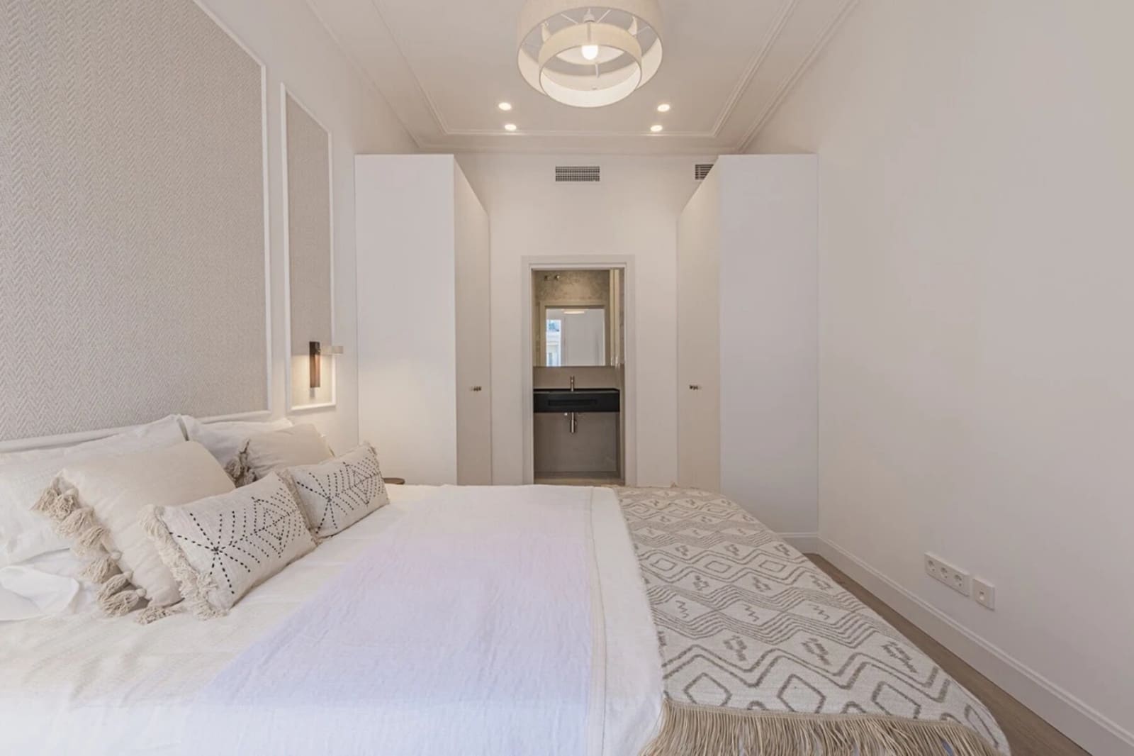 3 soverom Leilighet til leie i Barcelona by - € 1 400 (Ref: 10042185)