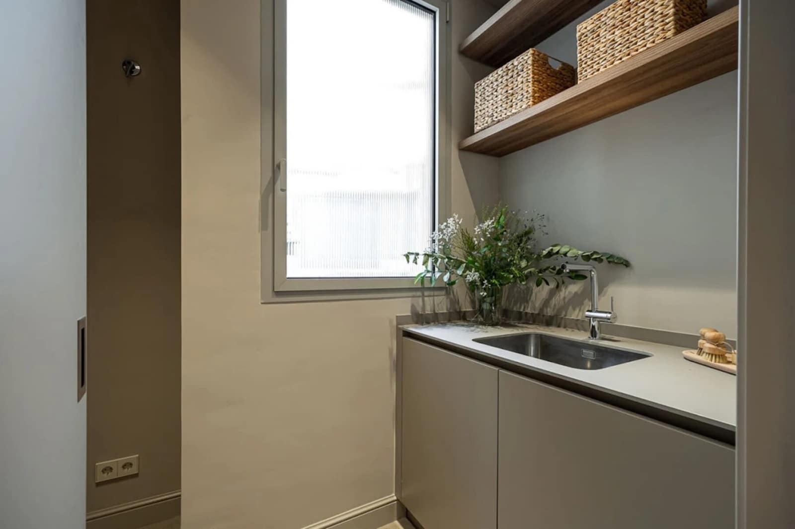 4 soverom Leilighet til leie i Barcelona by - € 1 900 (Ref: 10042186)