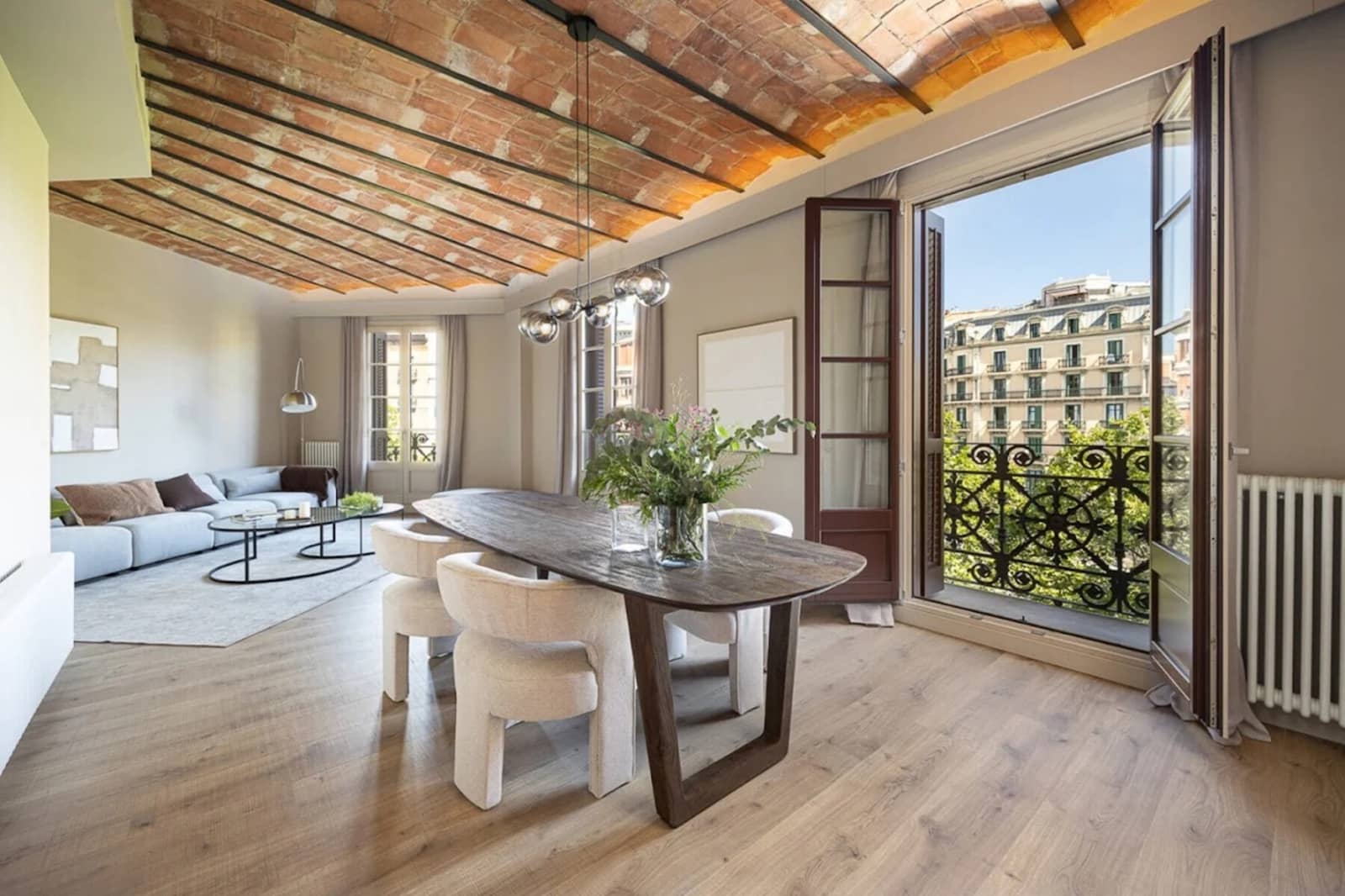 4 soverom Leilighet til leie i Barcelona by - € 1 900 (Ref: 10042186)