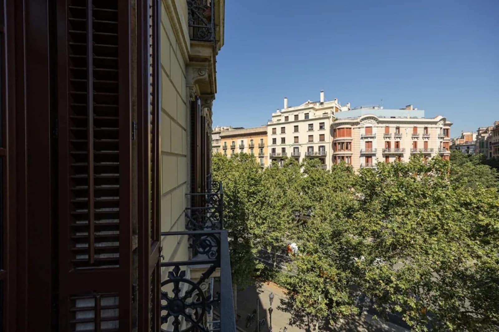 4 soverom Leilighet til leie i Barcelona by - € 1 900 (Ref: 10042186)