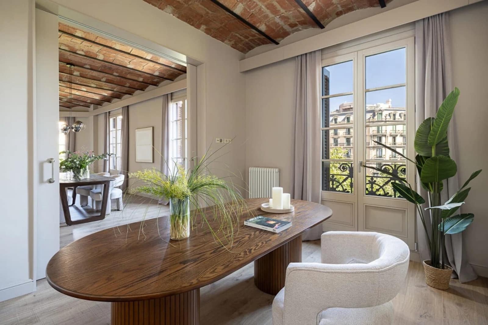 4 soverom Leilighet til leie i Barcelona by - € 1 900 (Ref: 10042186)