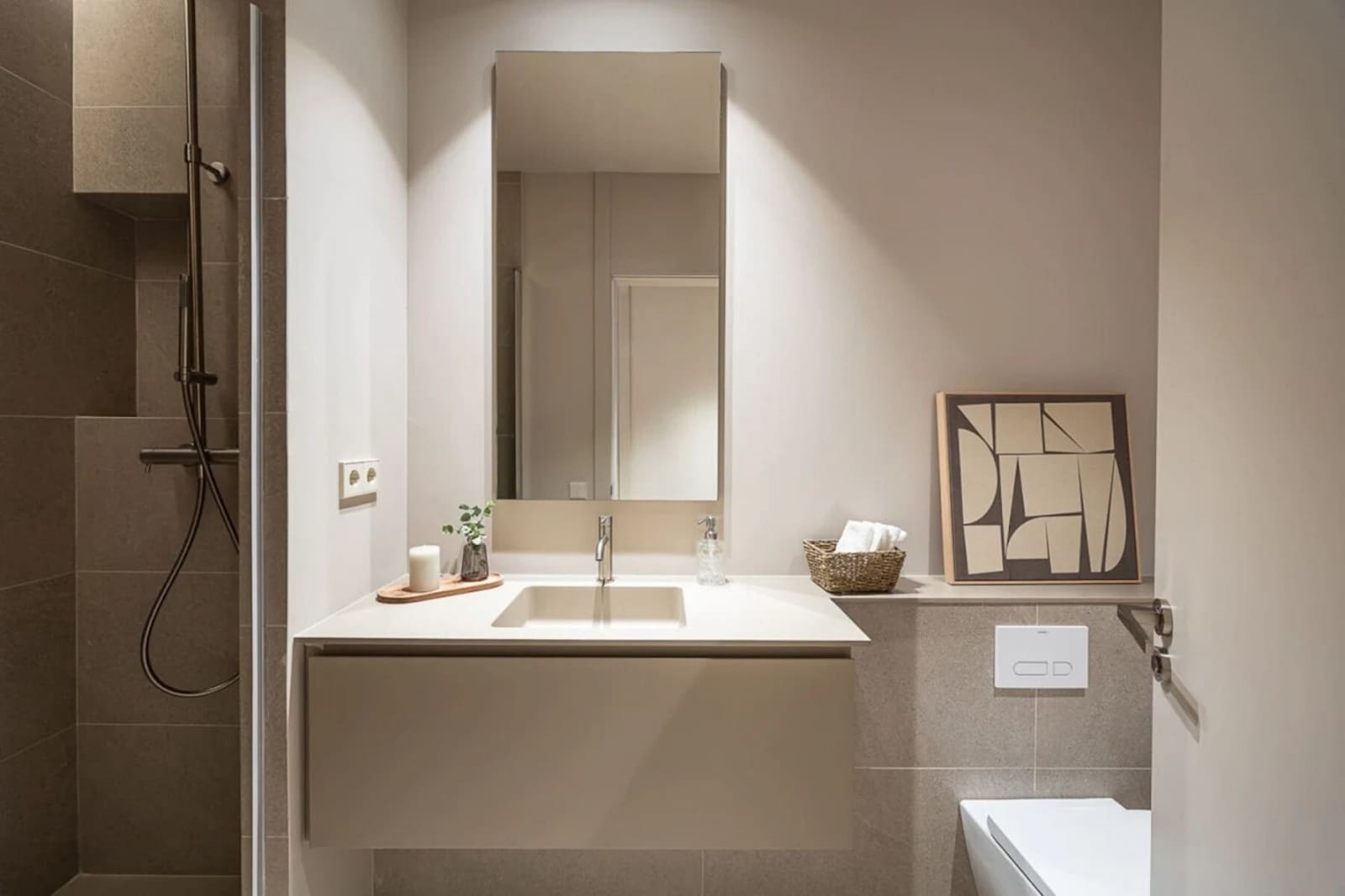 4 soverom Leilighet til leie i Barcelona by - € 1 900 (Ref: 10042186)