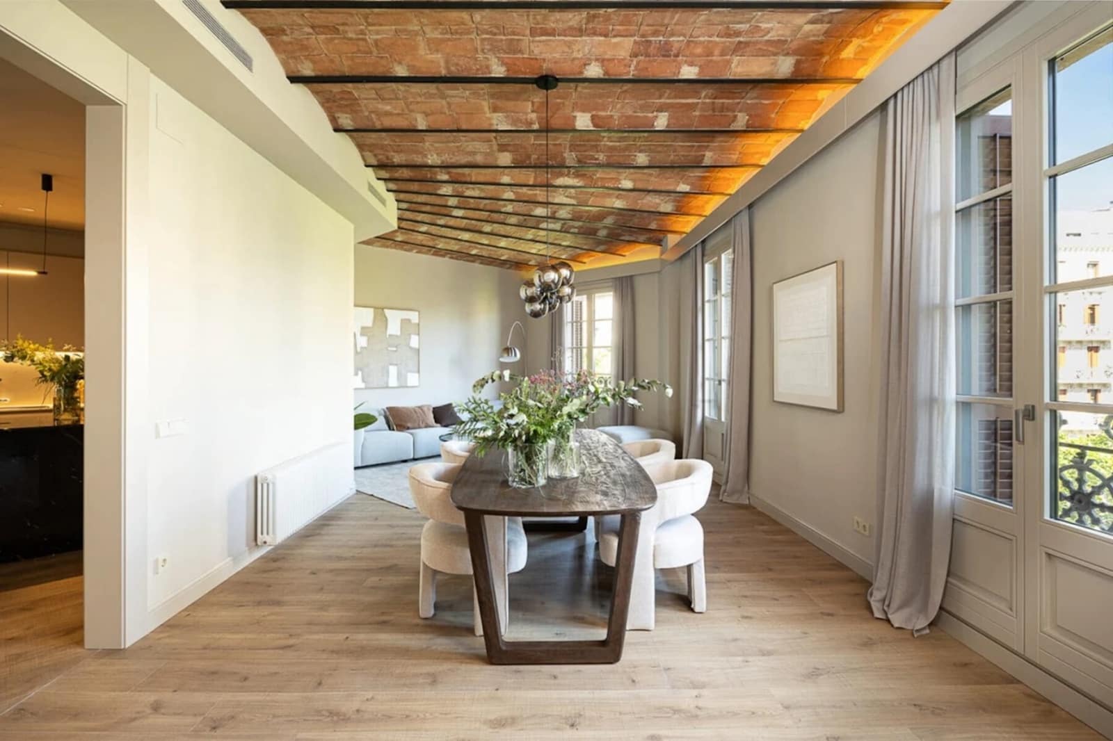 4 soverom Leilighet til leie i Barcelona by - € 1 900 (Ref: 10042186)