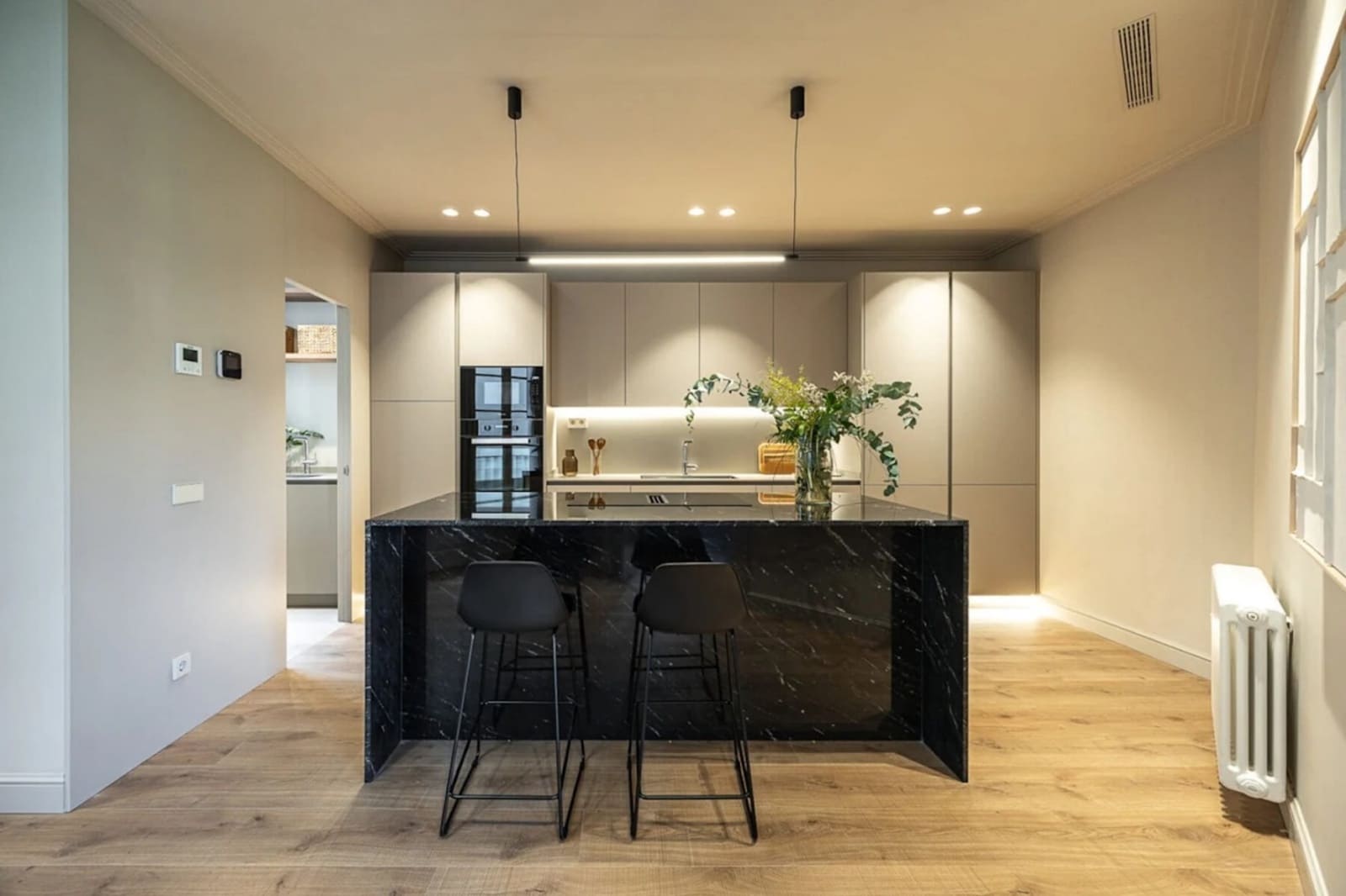 4 soverom Leilighet til leie i Barcelona by - € 1 900 (Ref: 10042186)