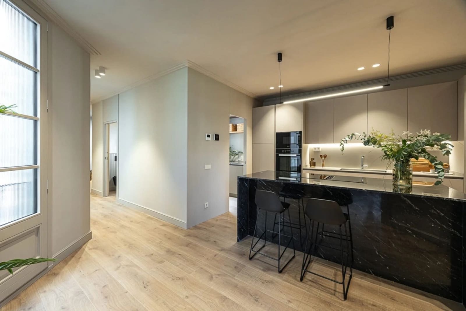 4 soverom Leilighet til leie i Barcelona by - € 1 900 (Ref: 10042186)