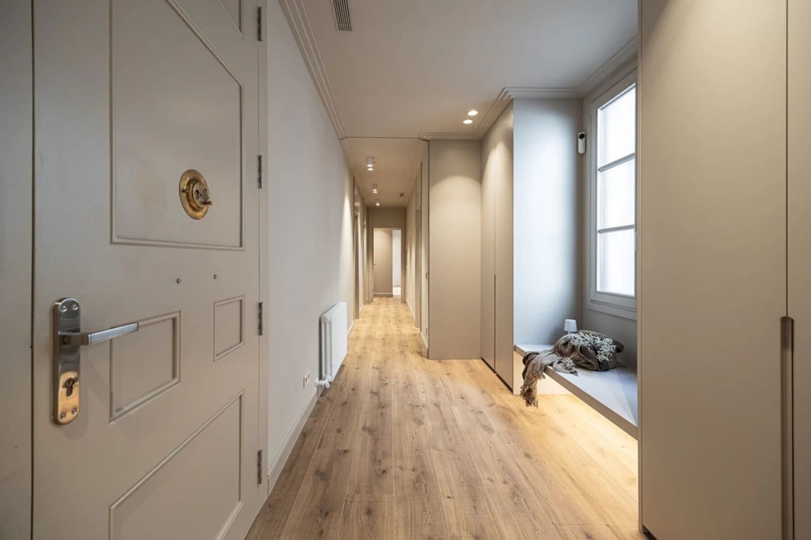 4 soverom Leilighet til leie i Barcelona by - € 1 900 (Ref: 10042186)