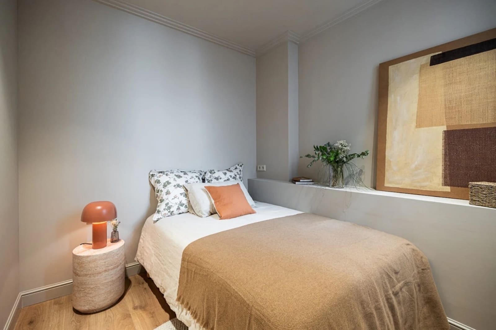 4 soverom Leilighet til leie i Barcelona by - € 1 900 (Ref: 10042186)