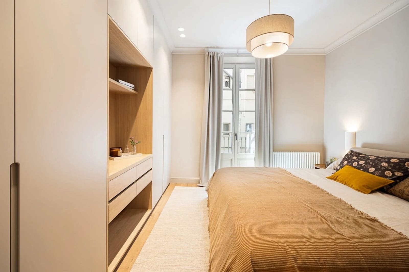 4 soverom Leilighet til leie i Barcelona by - € 1 900 (Ref: 10042186)